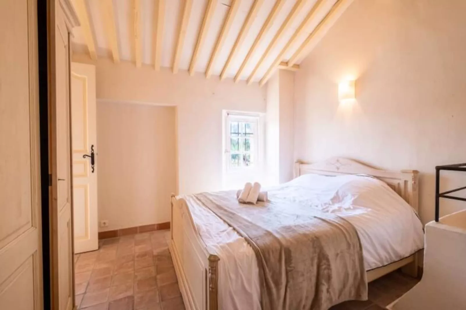 Résidence Bijou De 280m2 Et Piscine à Débordement Au Calme Absolu-Untagged