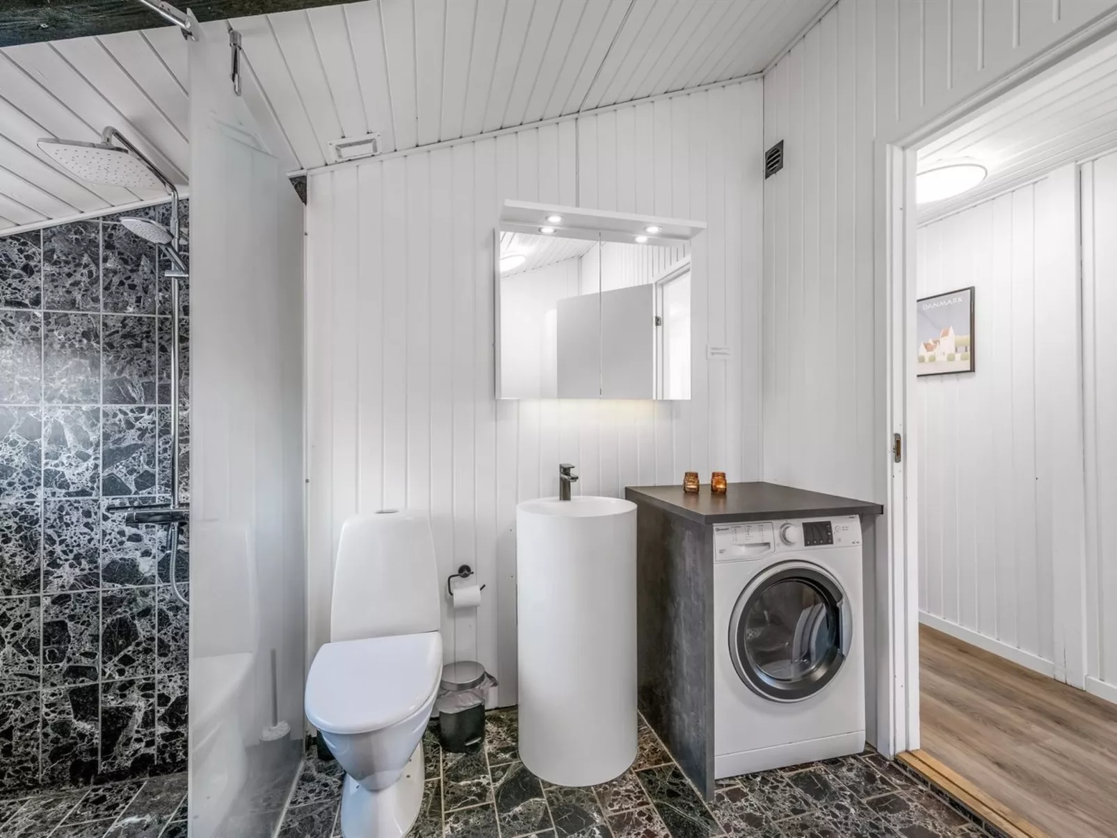 "Teoline" - 500m to the fjord-Drinnen