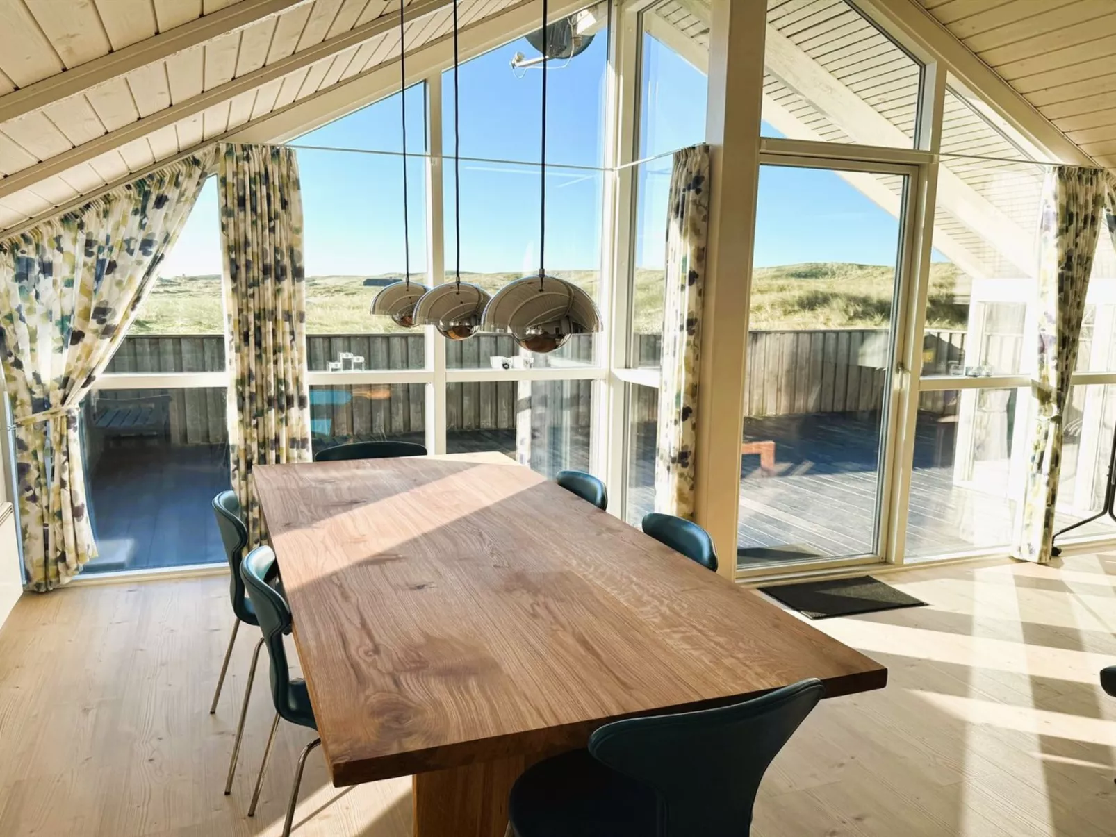 "Velena" -  from the sea-Drinnen