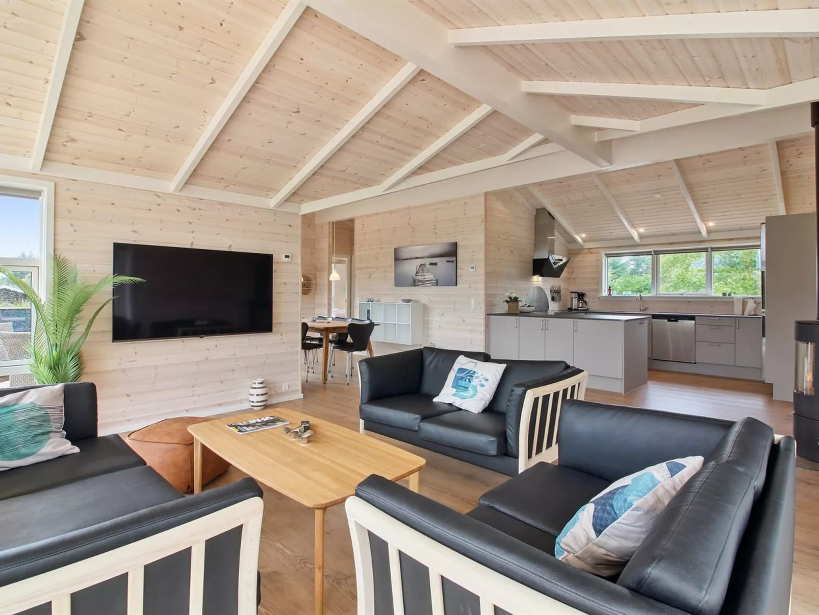 "Heriest" - 1.2km from the sea-Inside