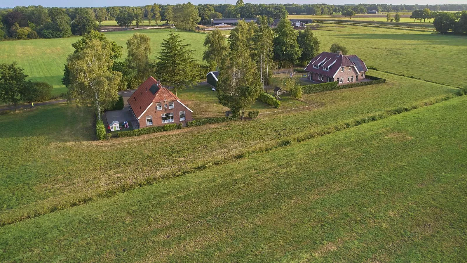 Erve Koeleman-Exterior in summer