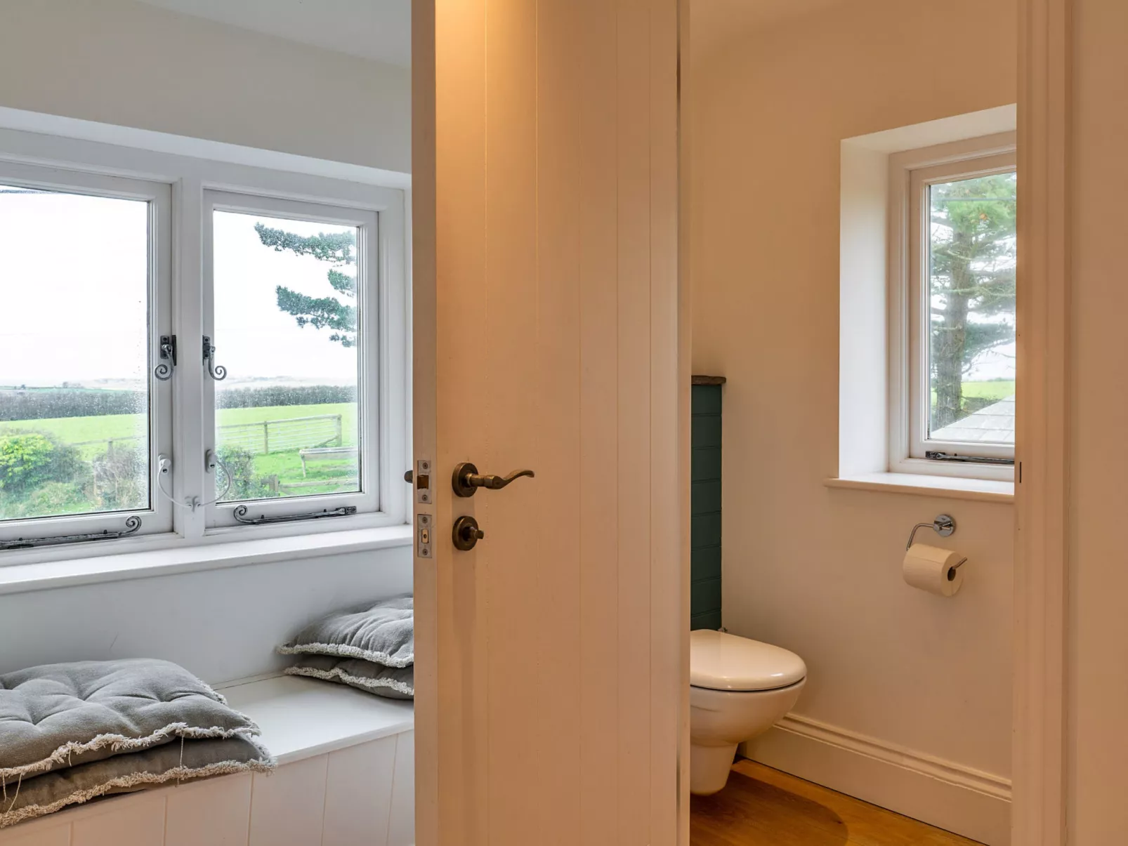 Dingles Cottage-Drinnen