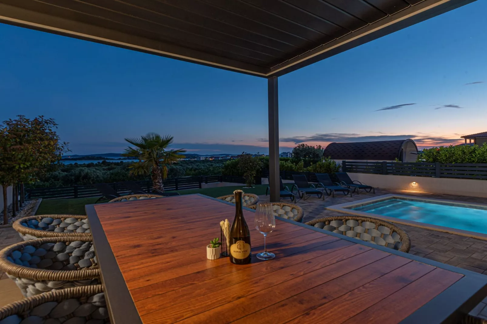 Four-Bedroom Villa With Pool-Schwimmbad