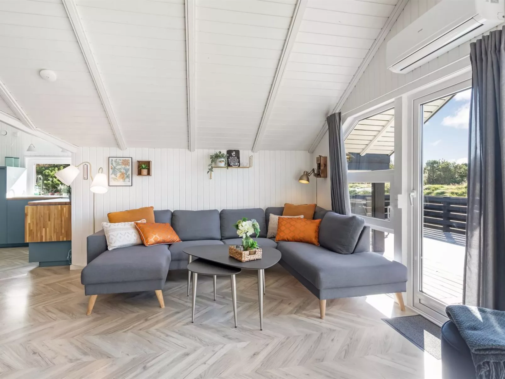 "Skyler" - 1km from the sea-Dedans