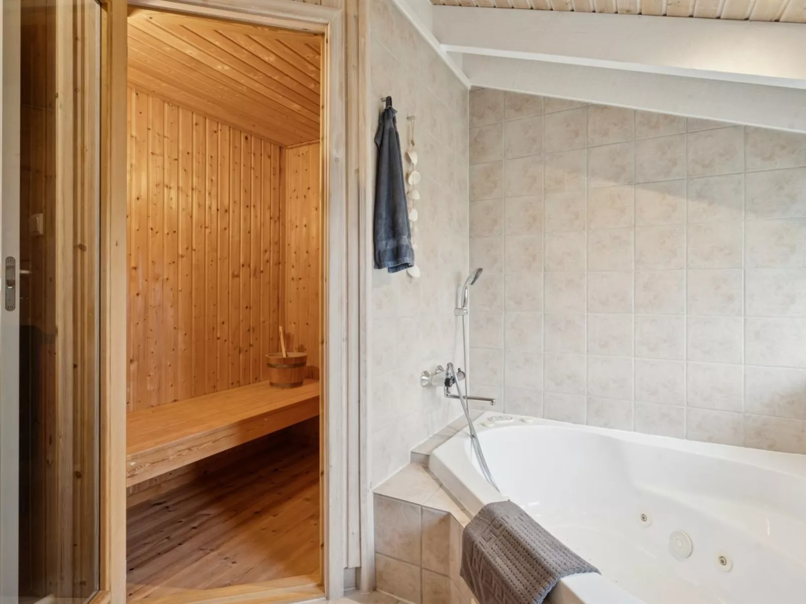 "Alvy" - 200m from the sea-Inside