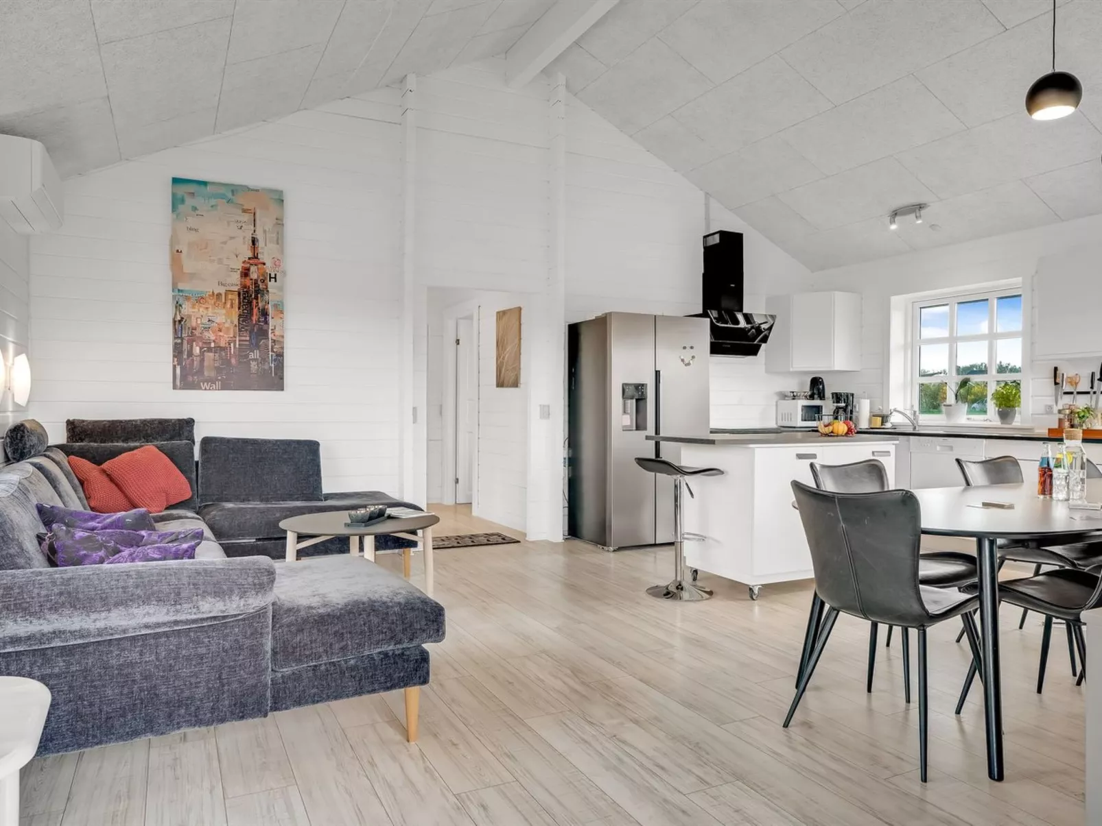 "Gizella" - 500m to the fjord-Inside