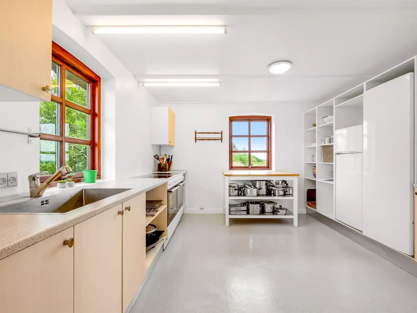 "Darleen" - 850m to the fjord-Drinnen