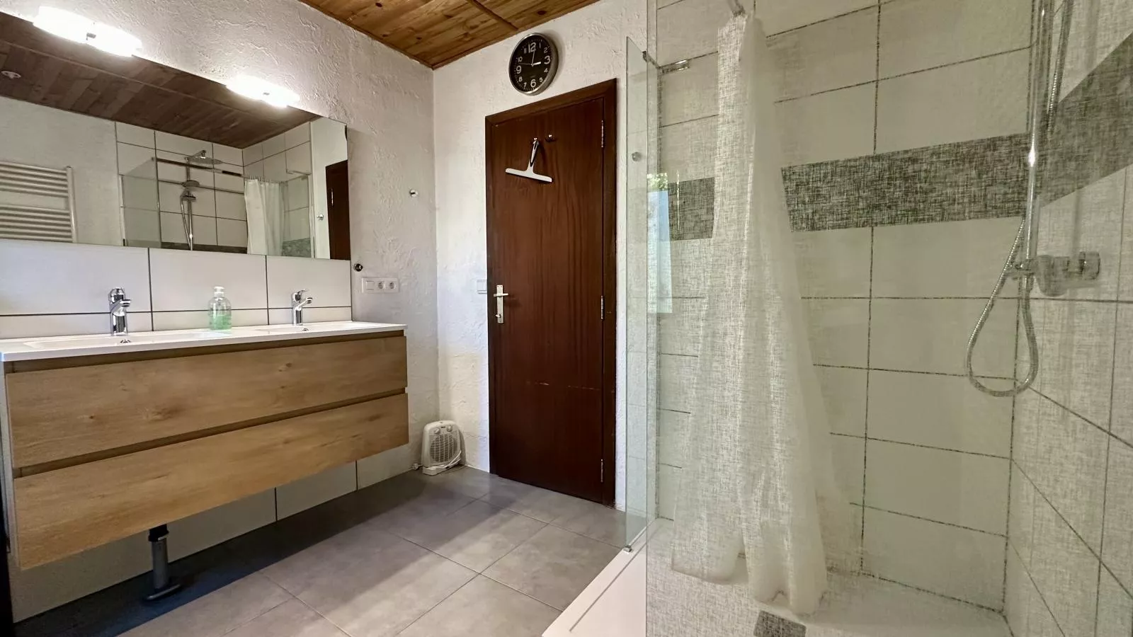 Boogie House-Bathroom