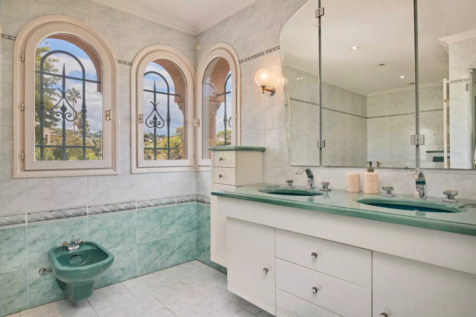 AP-652-PERTUADES-Untagged