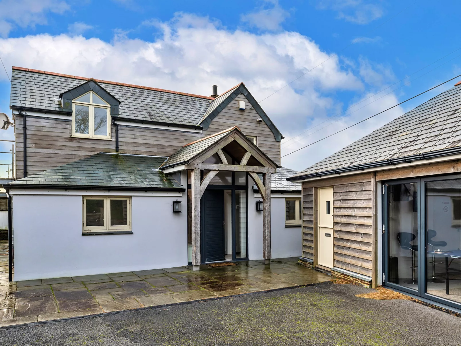 Dingles Cottage-Draußen