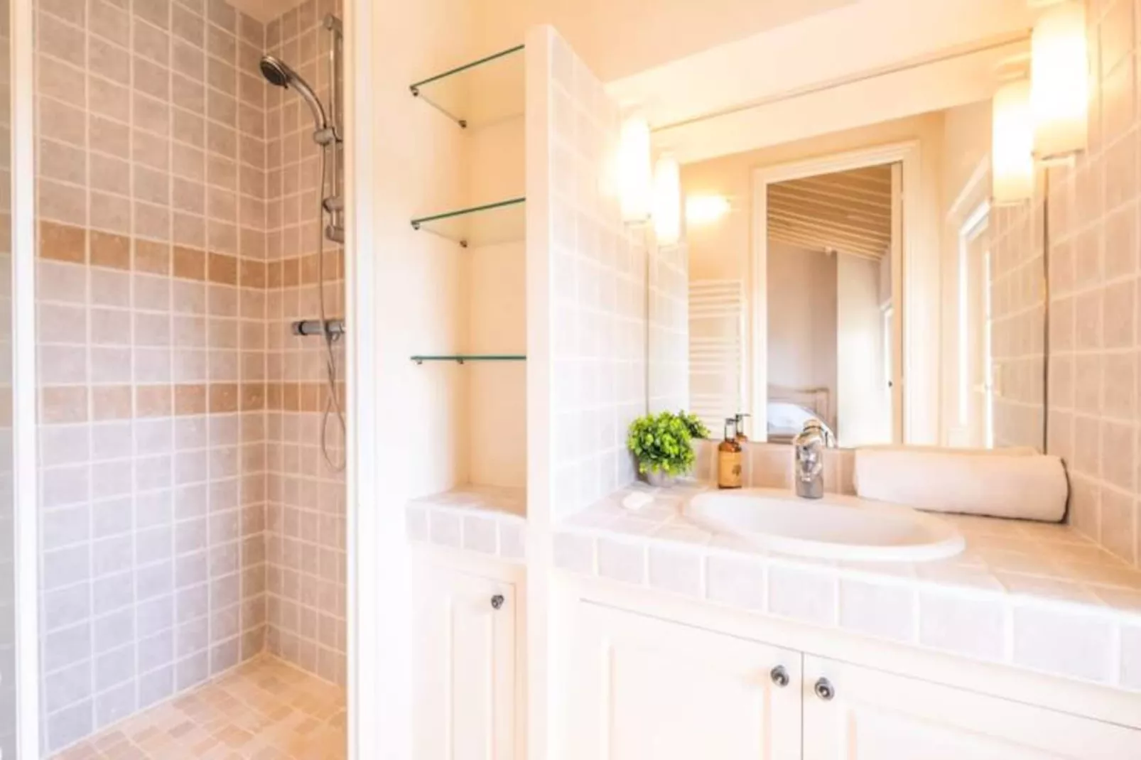 Résidence Bijou De 280m2 Et Piscine à Débordement Au Calme Absolu-Untagged