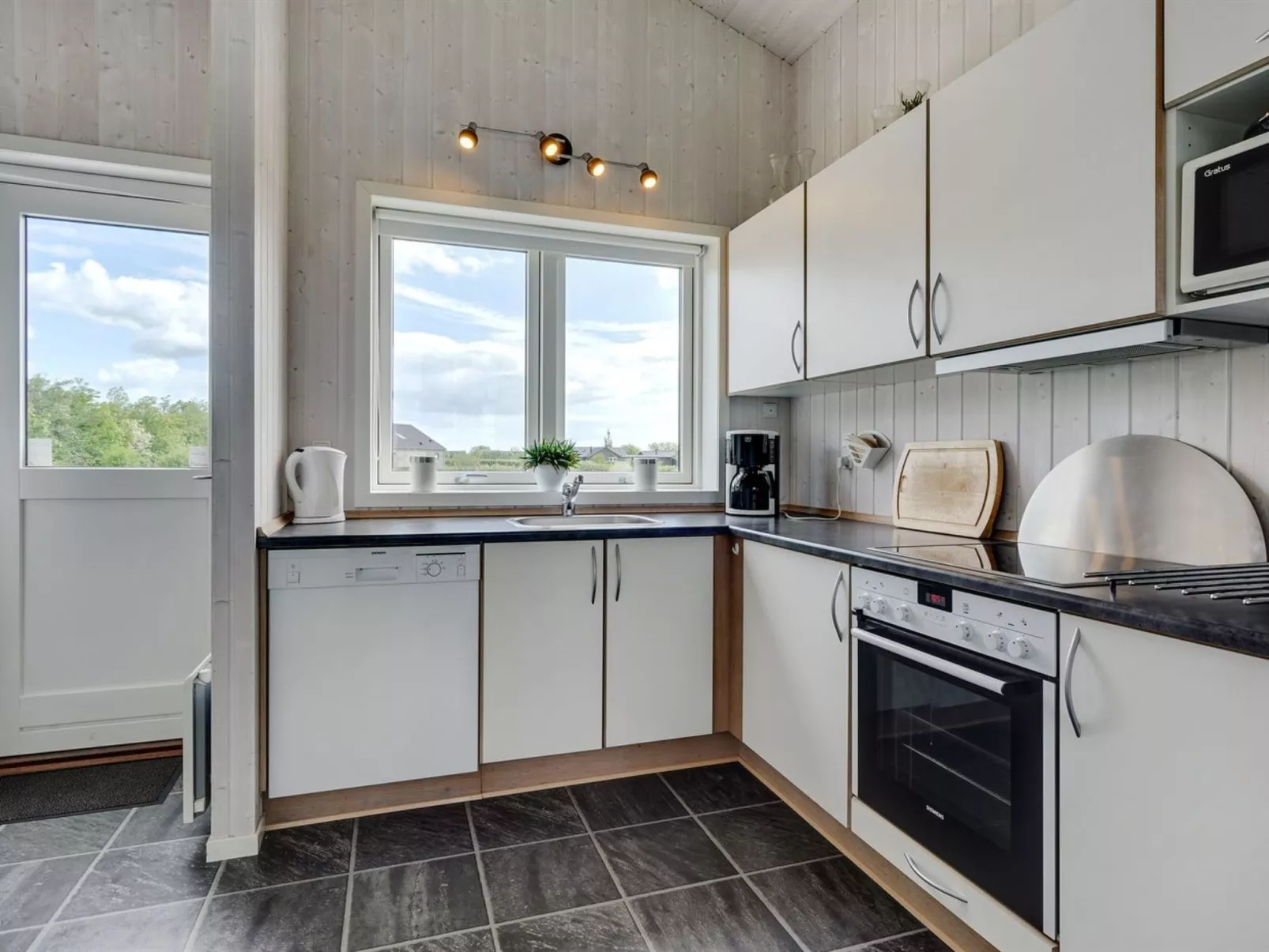 "Gustava" - 700m from the sea-Inside