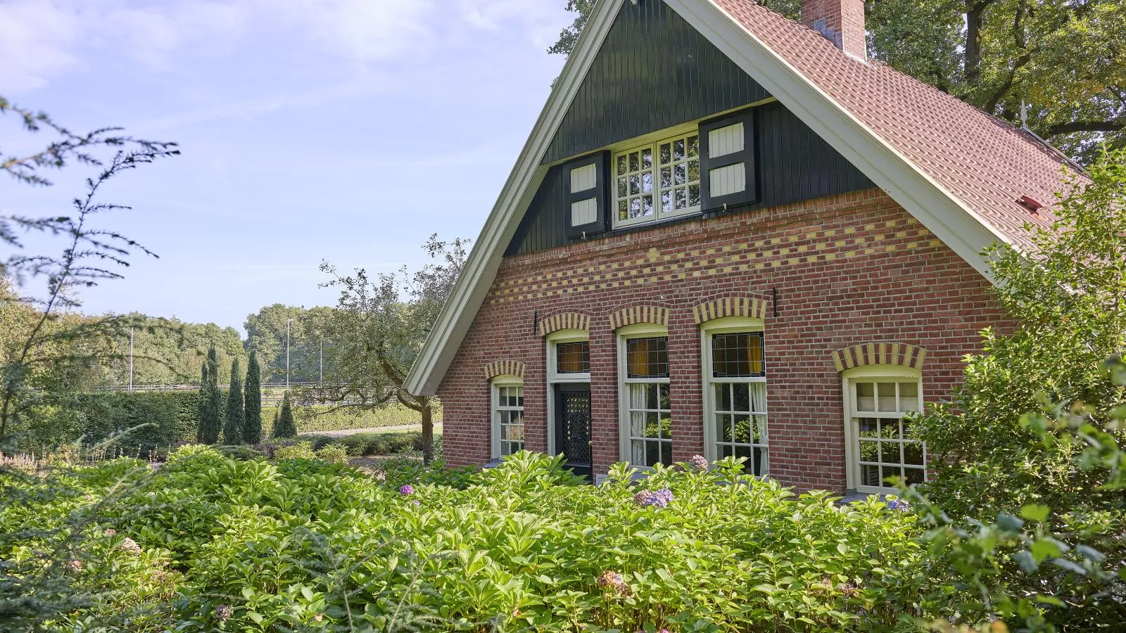 Erve Het Klaashuis-Exterior in summer