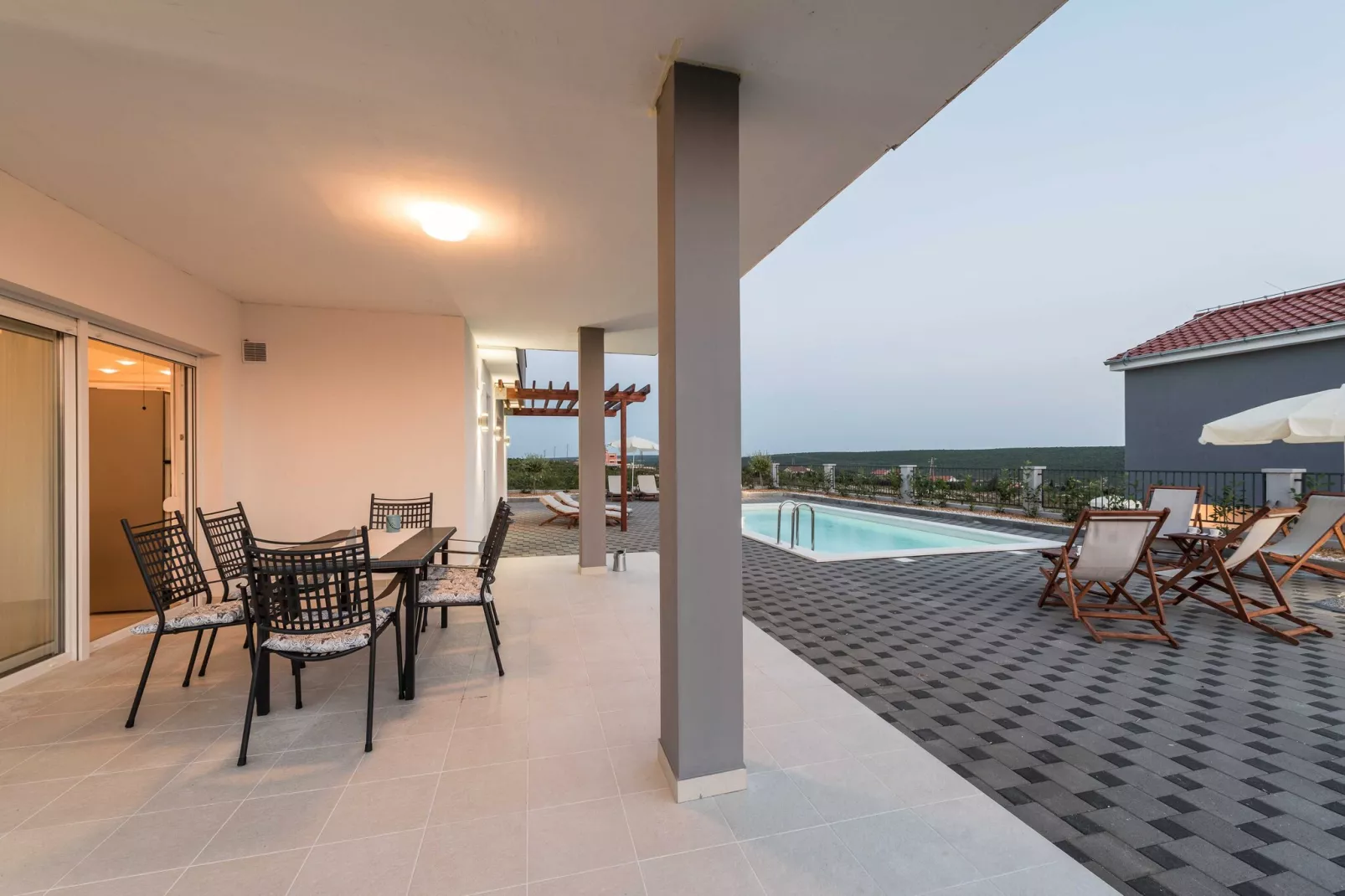 Luxury Escape with Swimming Pool & Modern Design -Deluxe Four Bedroom Villa with Private Pool (Villa 6)-Schwimmbad