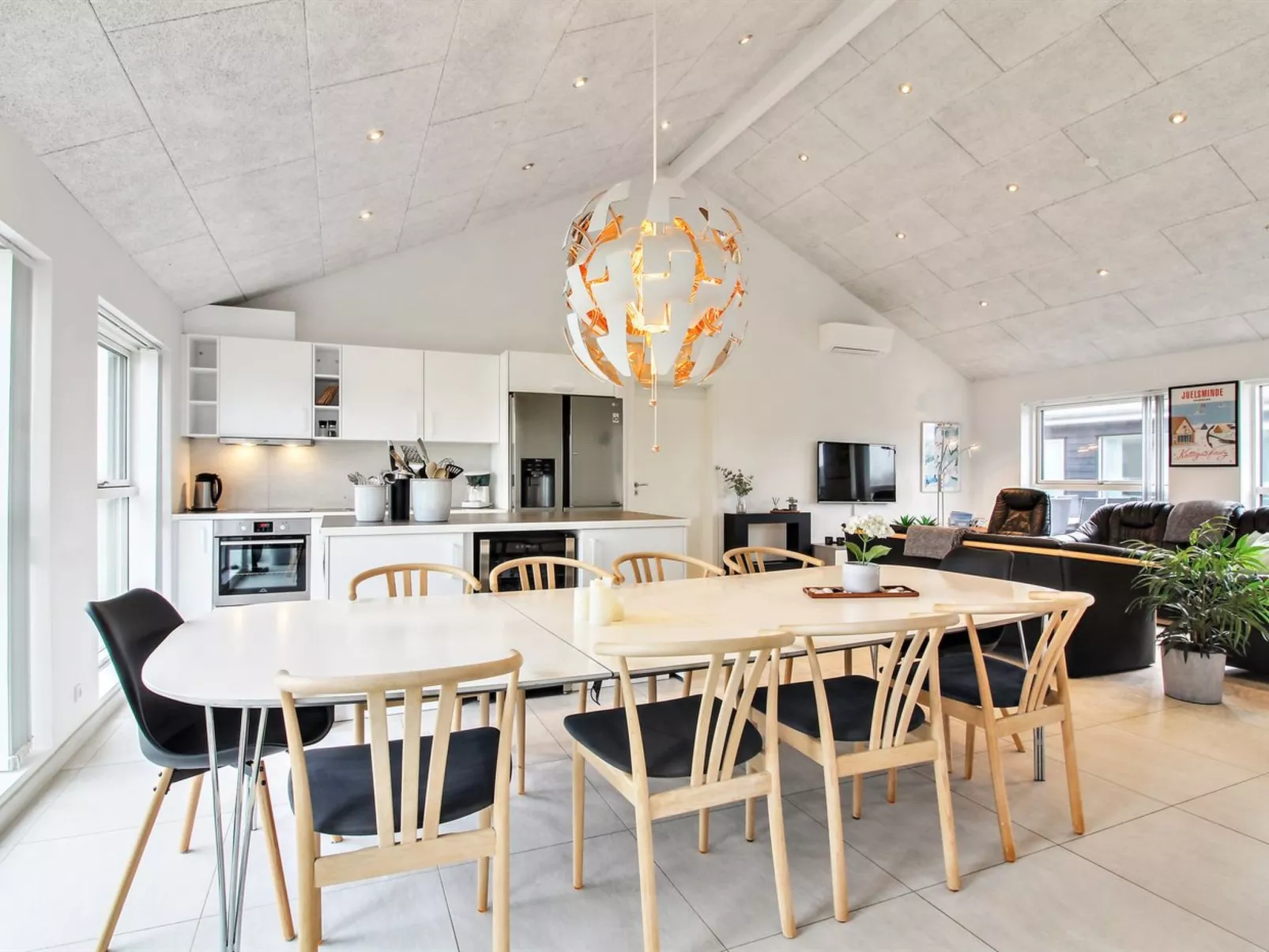 "Edgar" - 1.5km from the sea-Inside