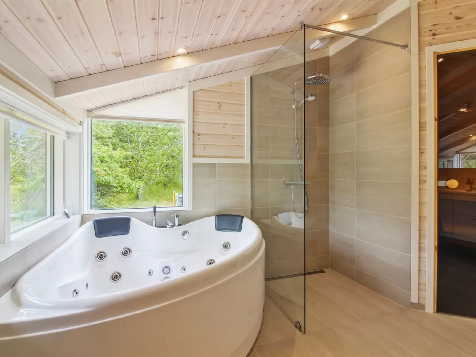 "Heriest" - 1.2km from the sea-Inside