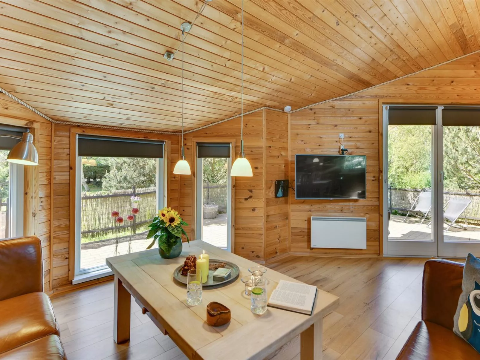 "Jorina" - 700m to the fjord-Dedans