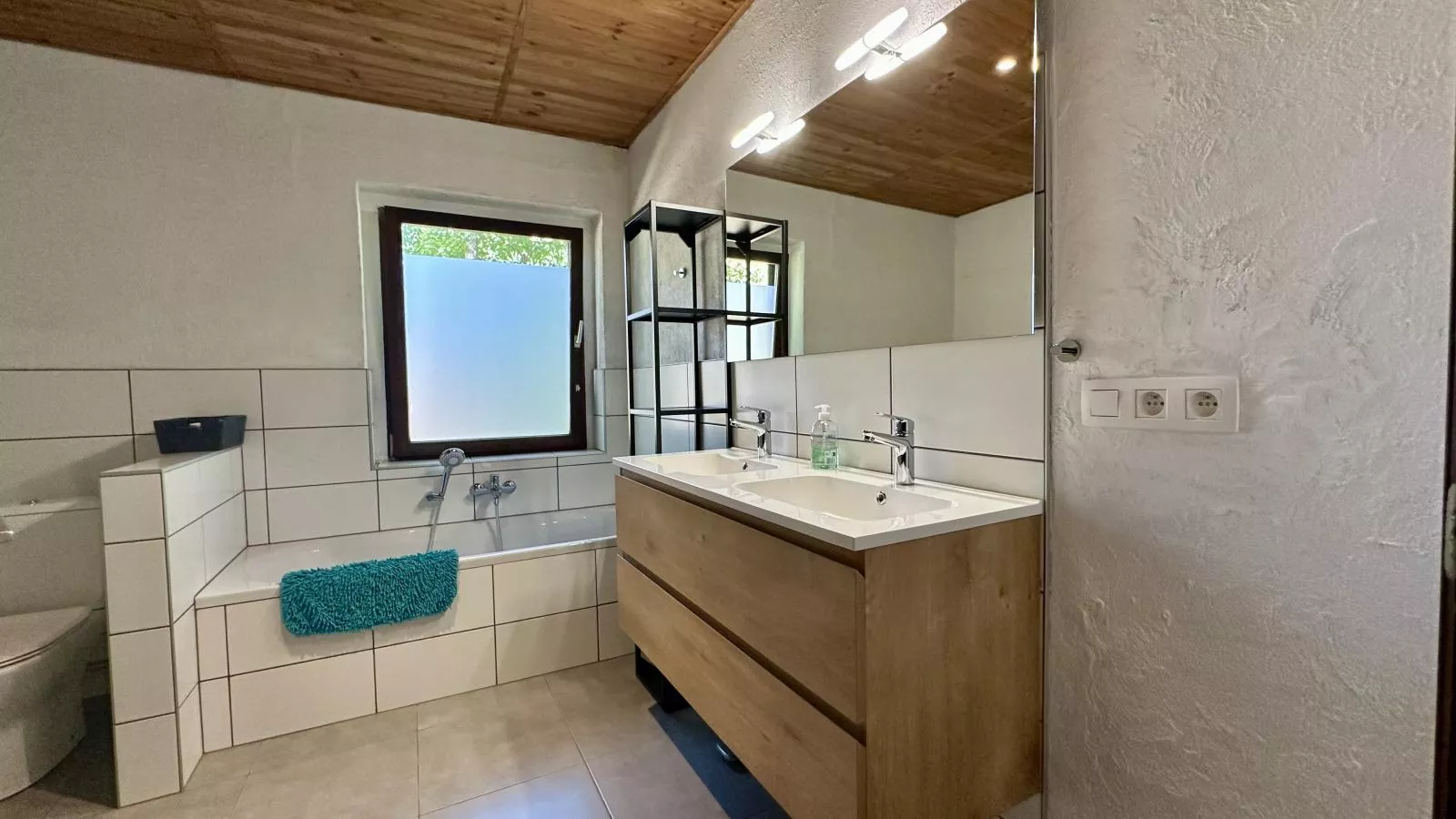 Boogie House-Bathroom