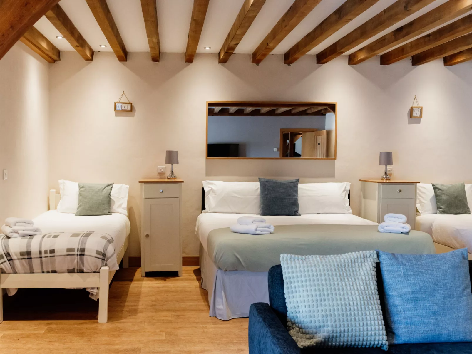 The Welsh Barn-Dedans