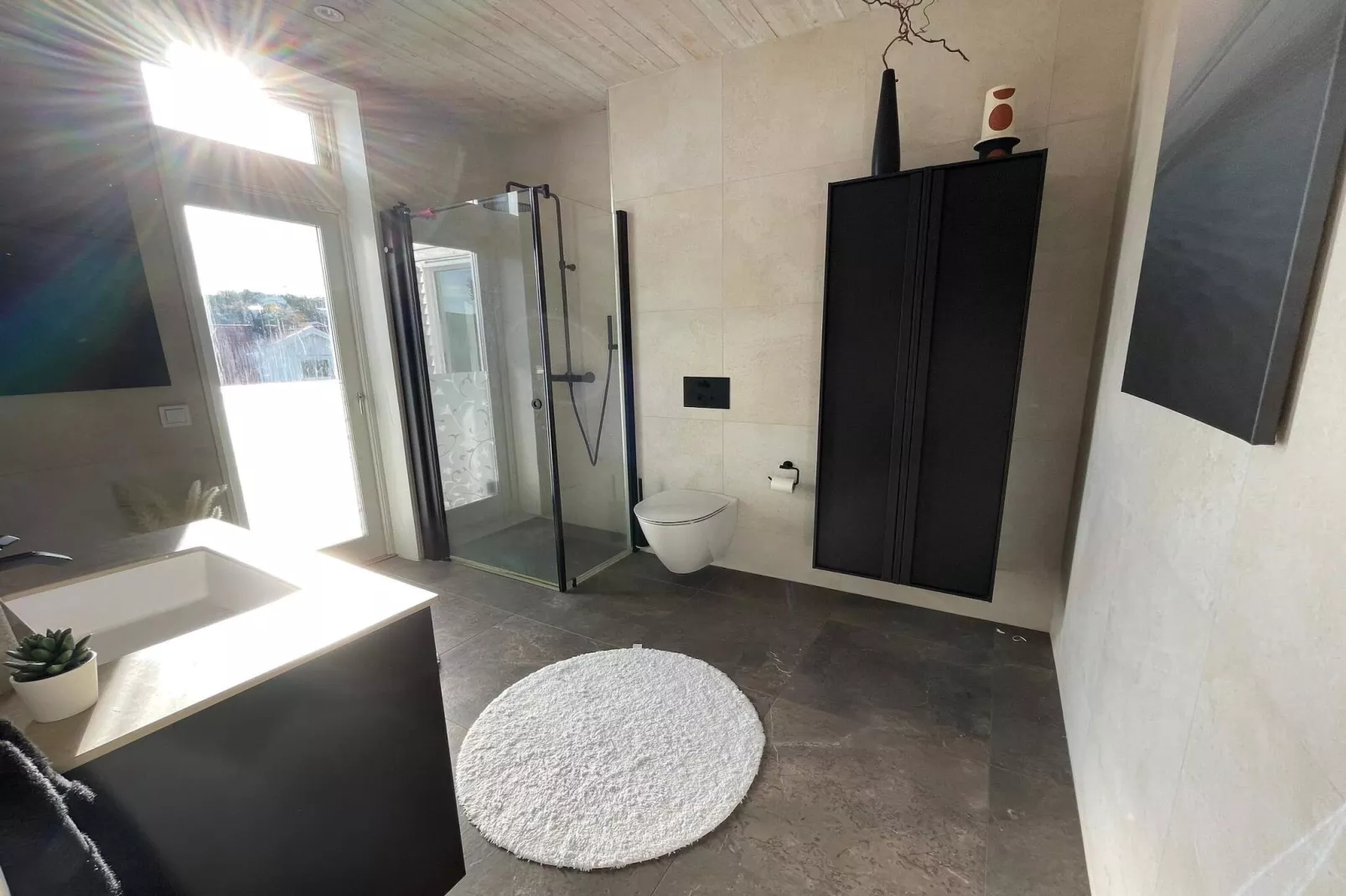 Strandhaus in Sandvik mit Pool-Innenbereich