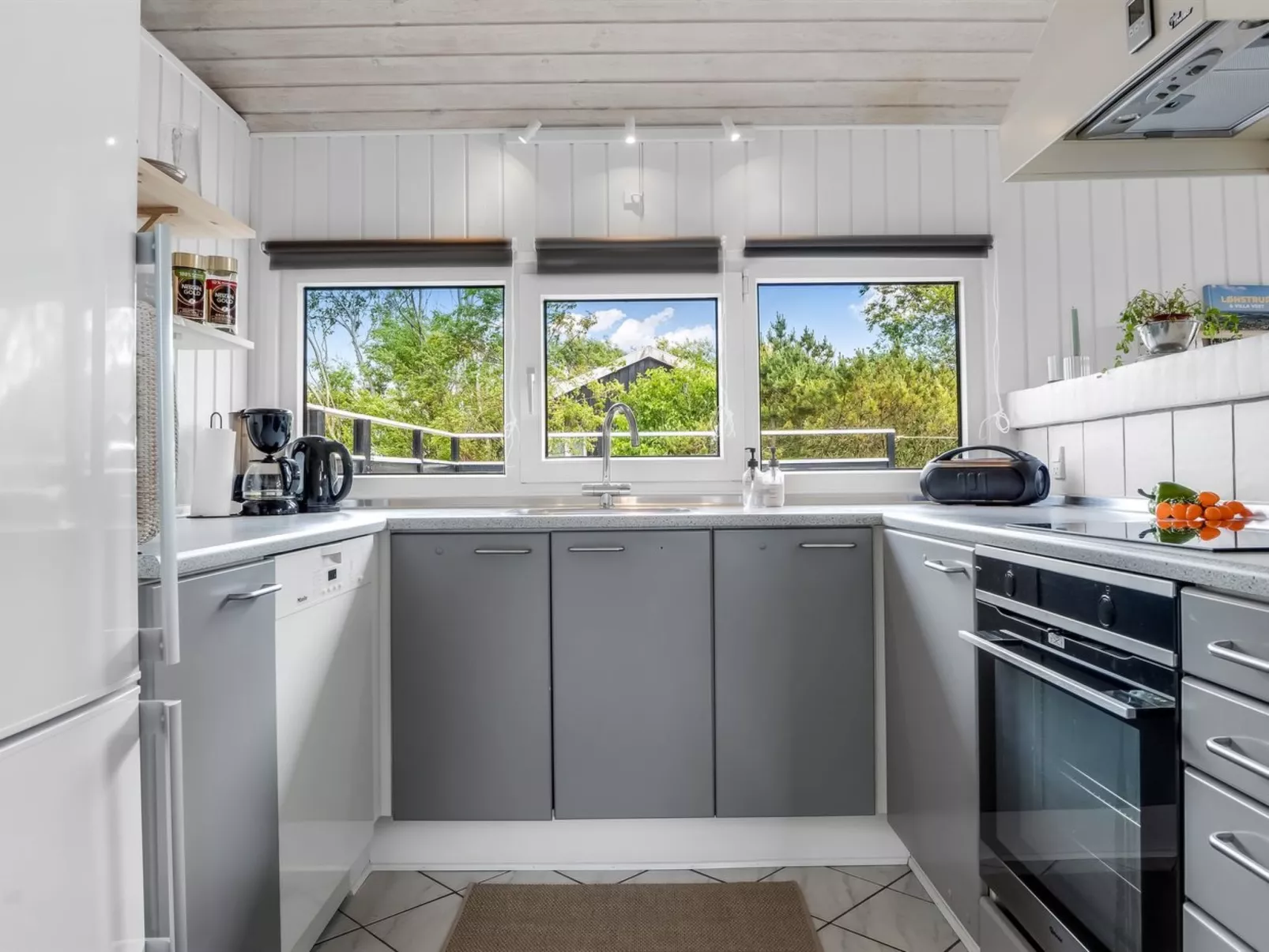 "Apelone" - 800m from the sea-Inside