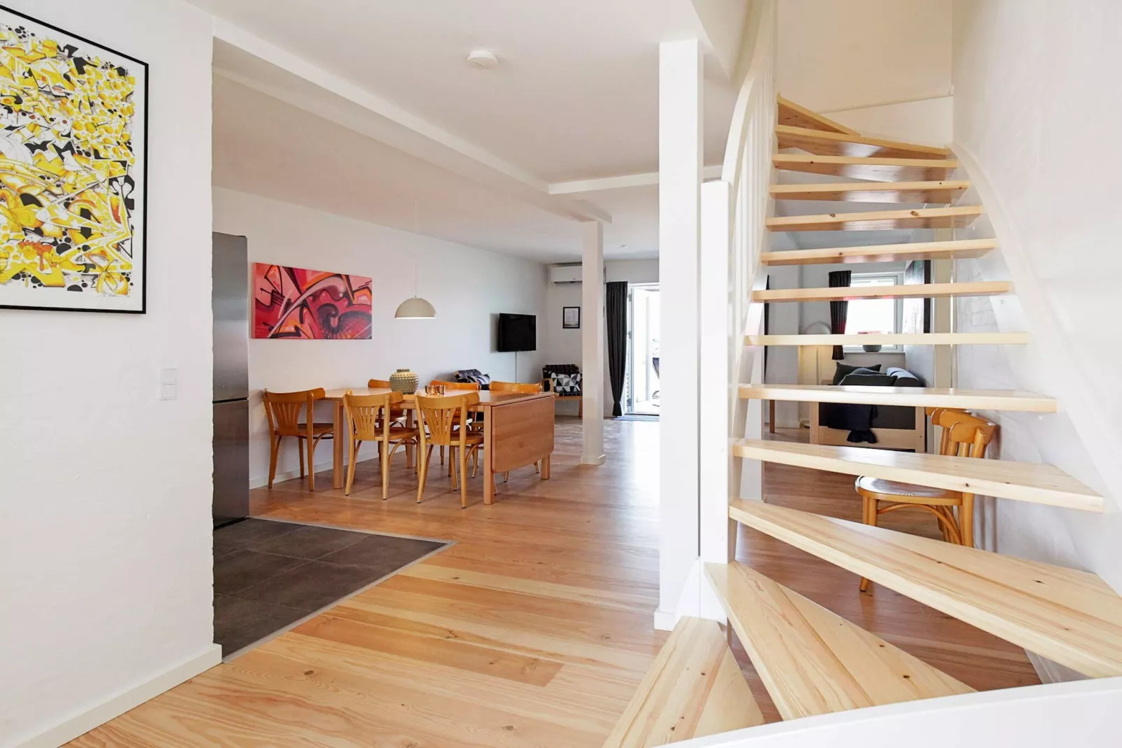 3 rooms app.,2stories,bay view,PLUS-Indoor