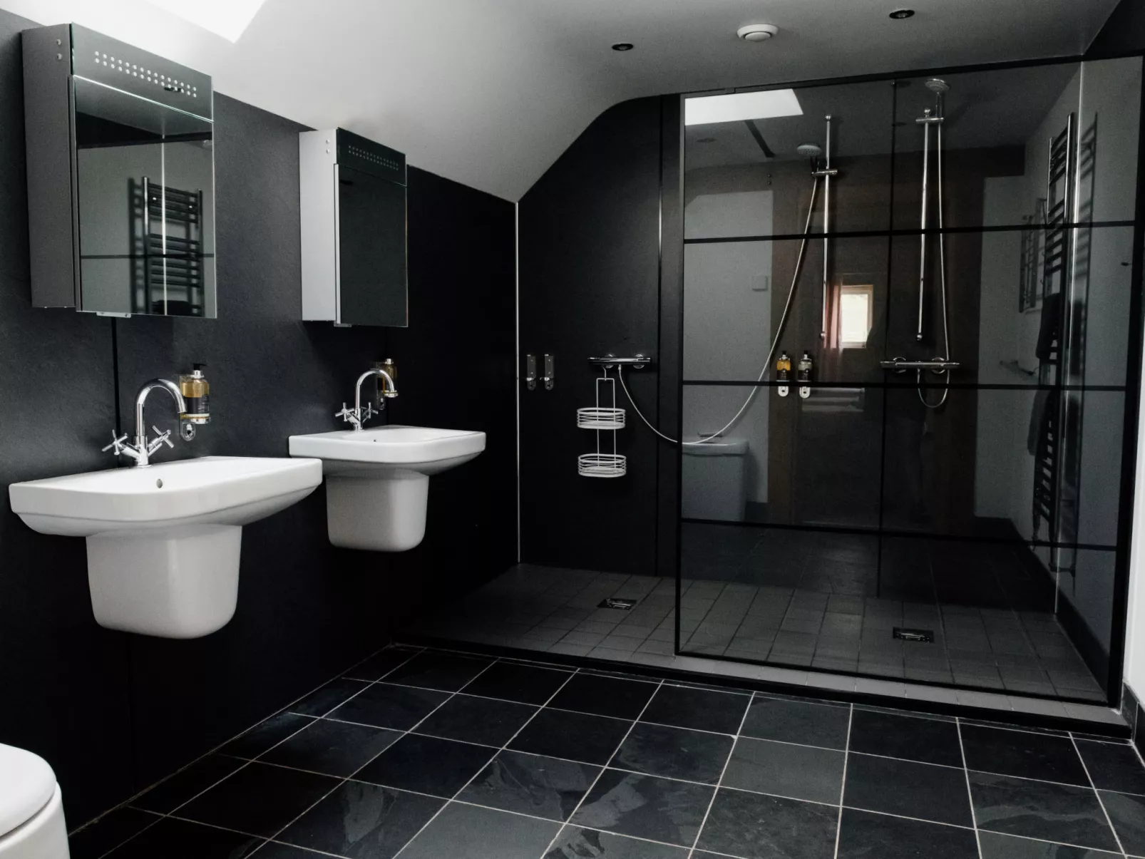 The Welsh Barn-Dedans