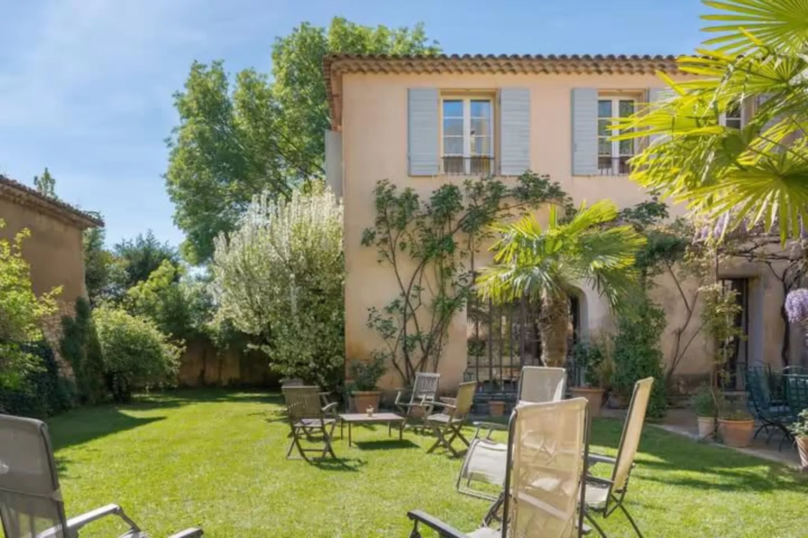 Mas de Corinne-Gardens in summer