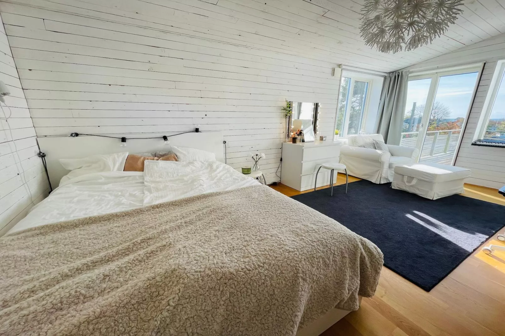 Strandhaus in Sandvik mit Pool-Innenbereich