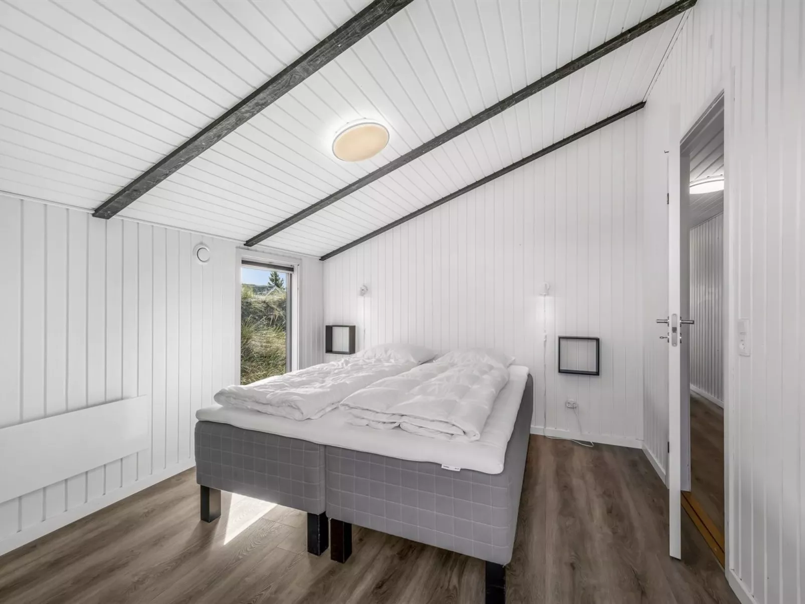 "Teoline" - 500m to the fjord-Drinnen