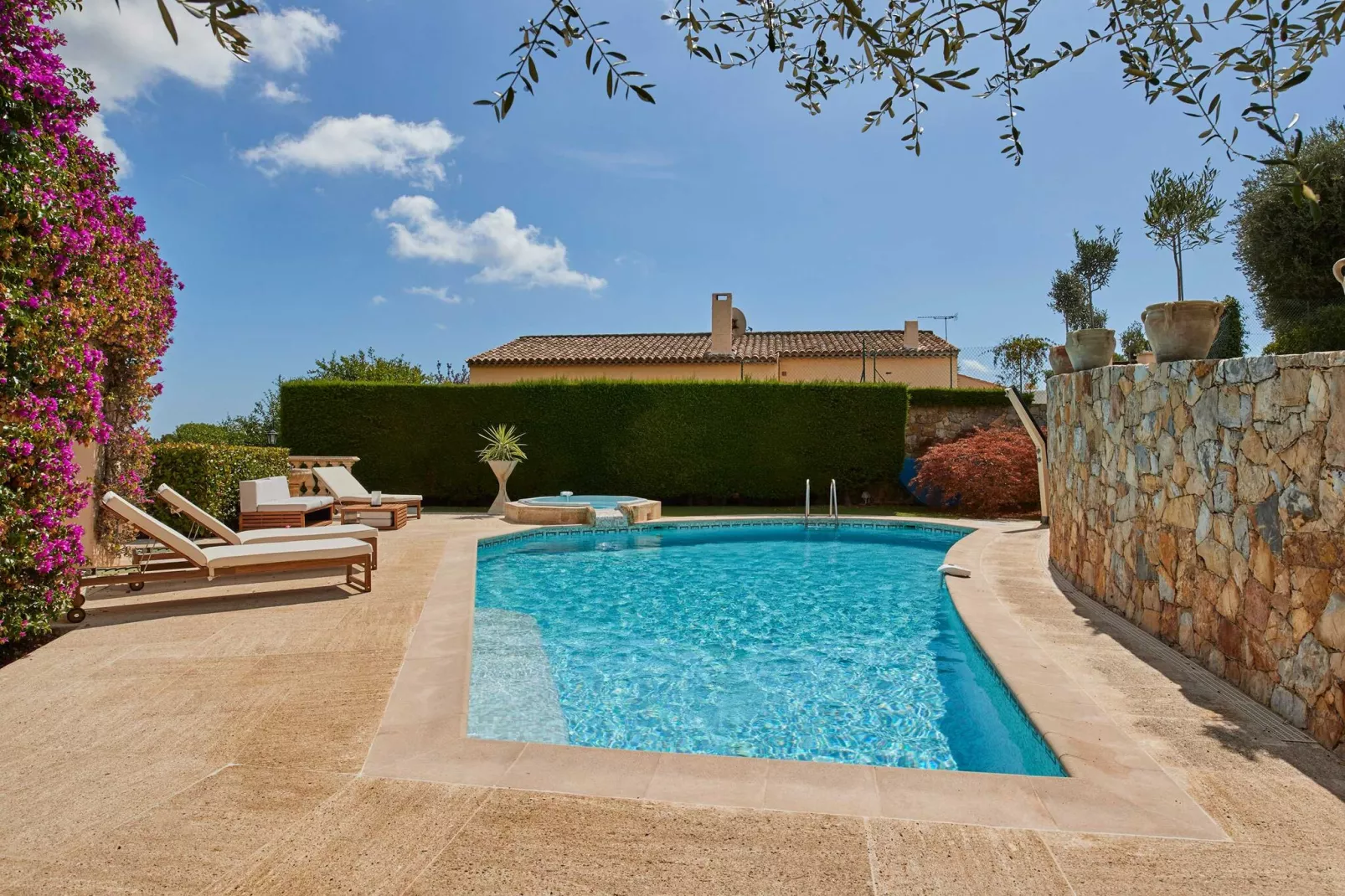 AP-652-PERTUADES-Untagged