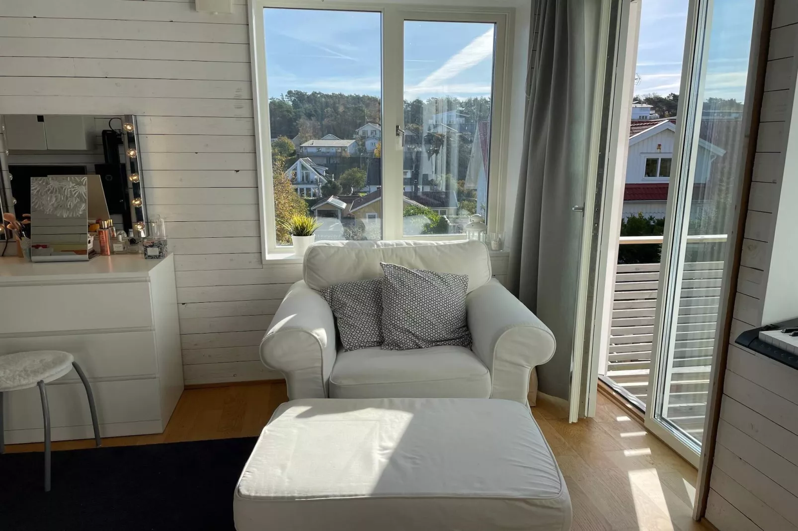 Strandhaus in Sandvik mit Pool-Innenbereich