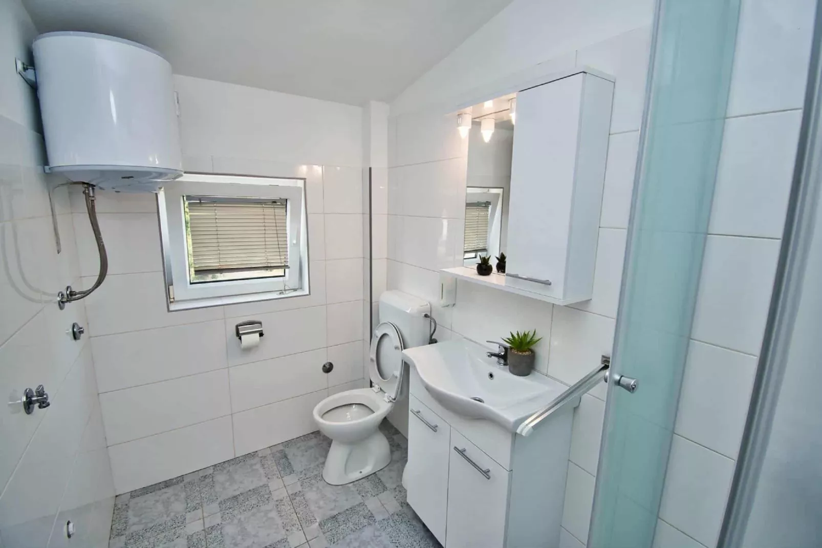 Apartment Visocane with private pool-Badezimmer