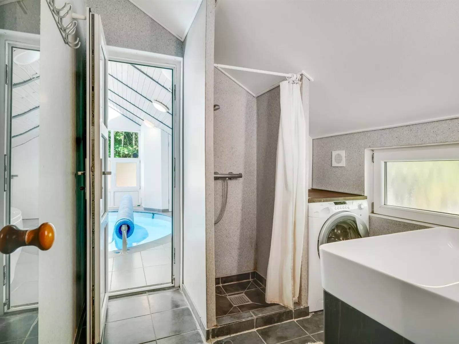 "Eisa" - 300m to the fjord-Inside