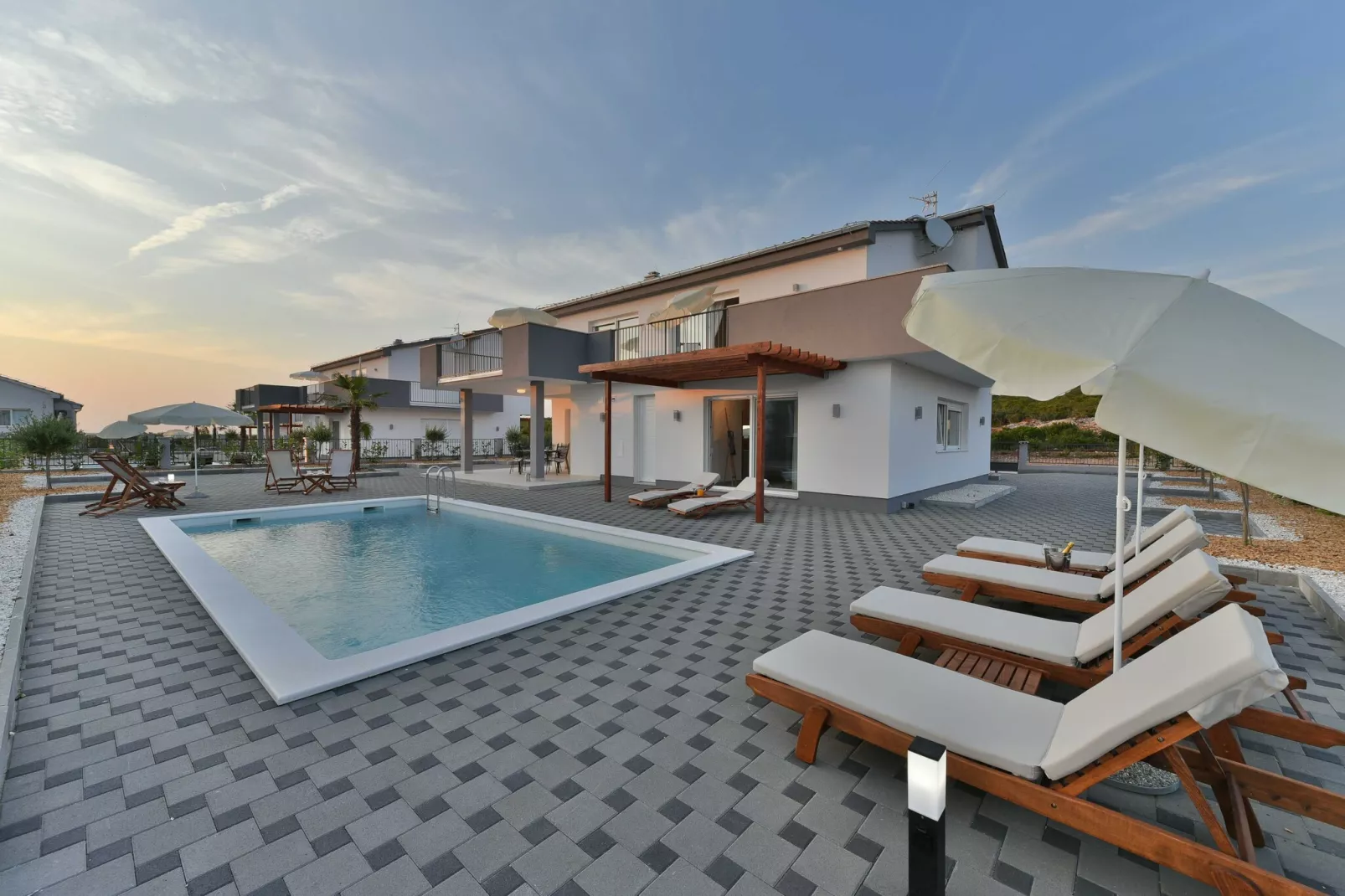 Luxury Escape with Swimming Pool & Modern Design - Deluxe Four Bedroom Villa with Sea View and Private Pool (Villa 5)-Piscine