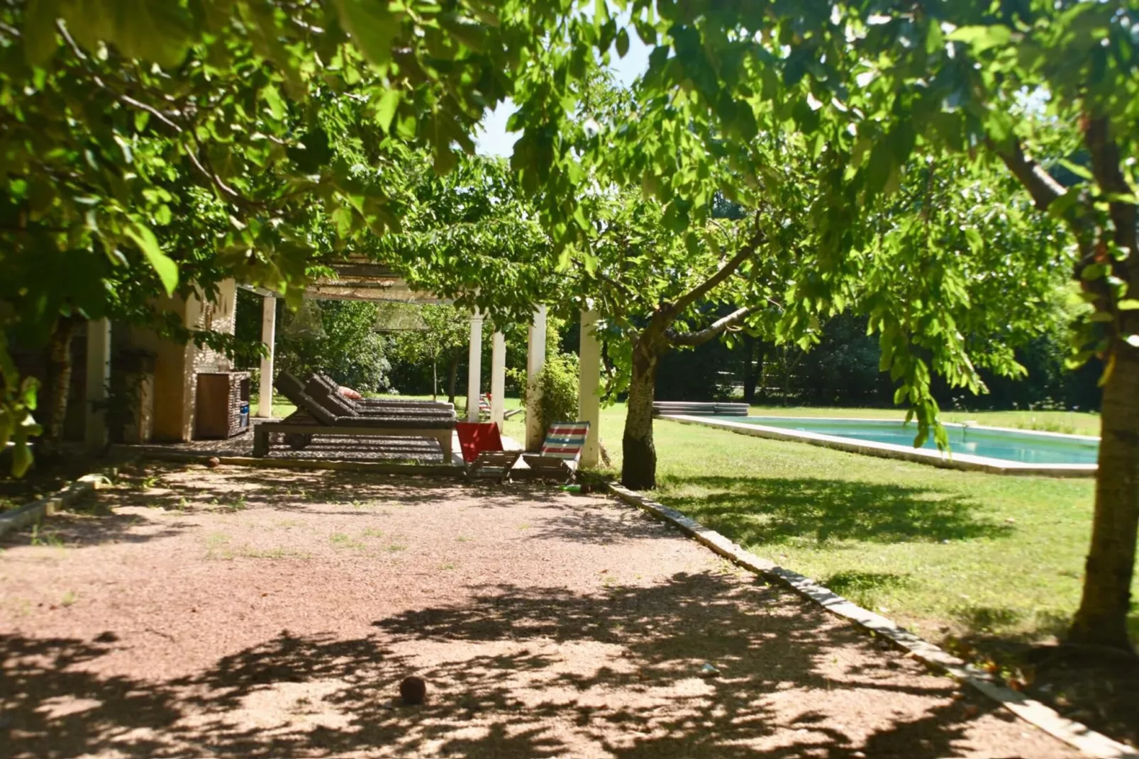 Mas de Corinne-Gardens in summer