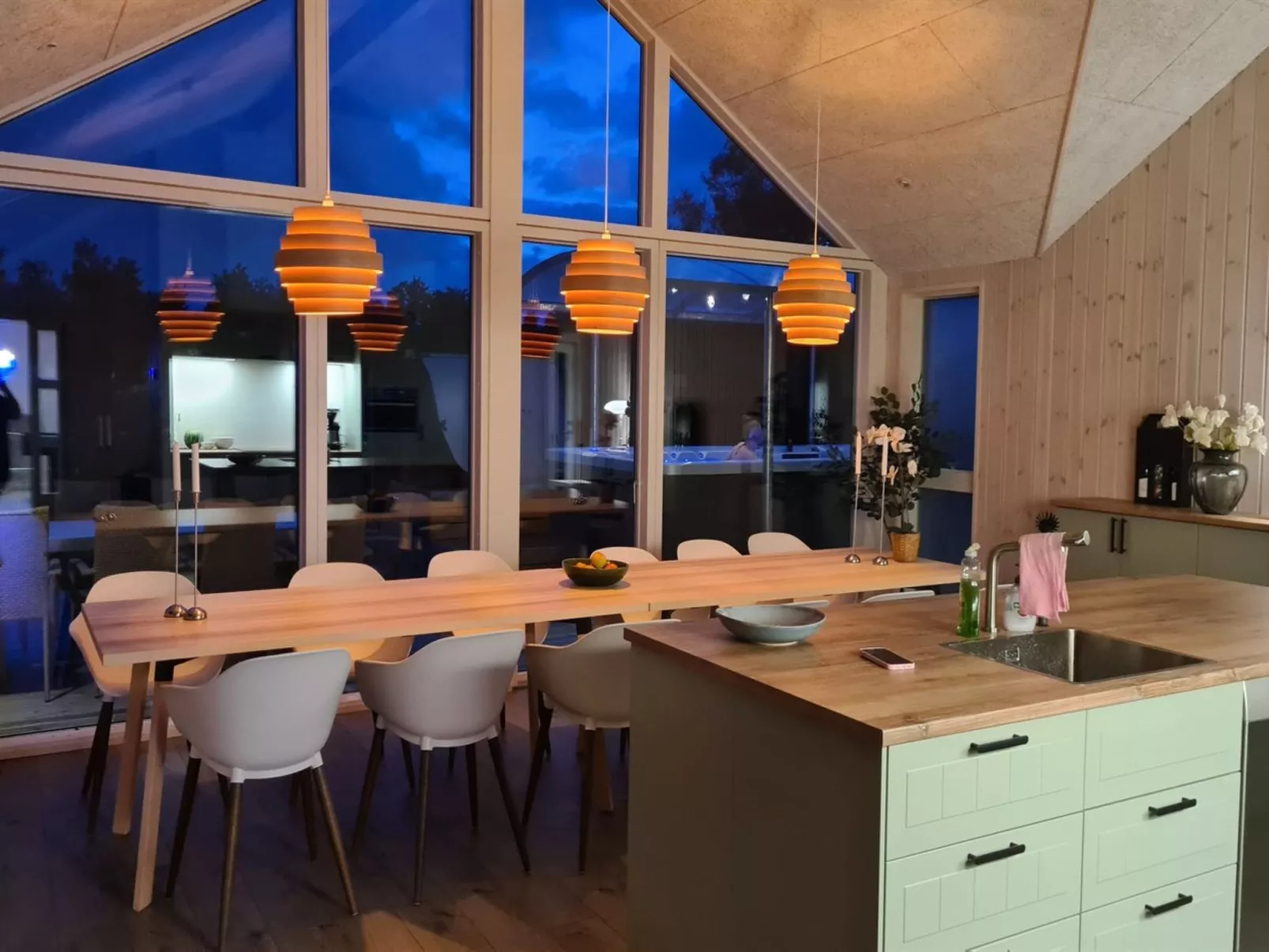 "Grep" - 800m from the sea-Drinnen