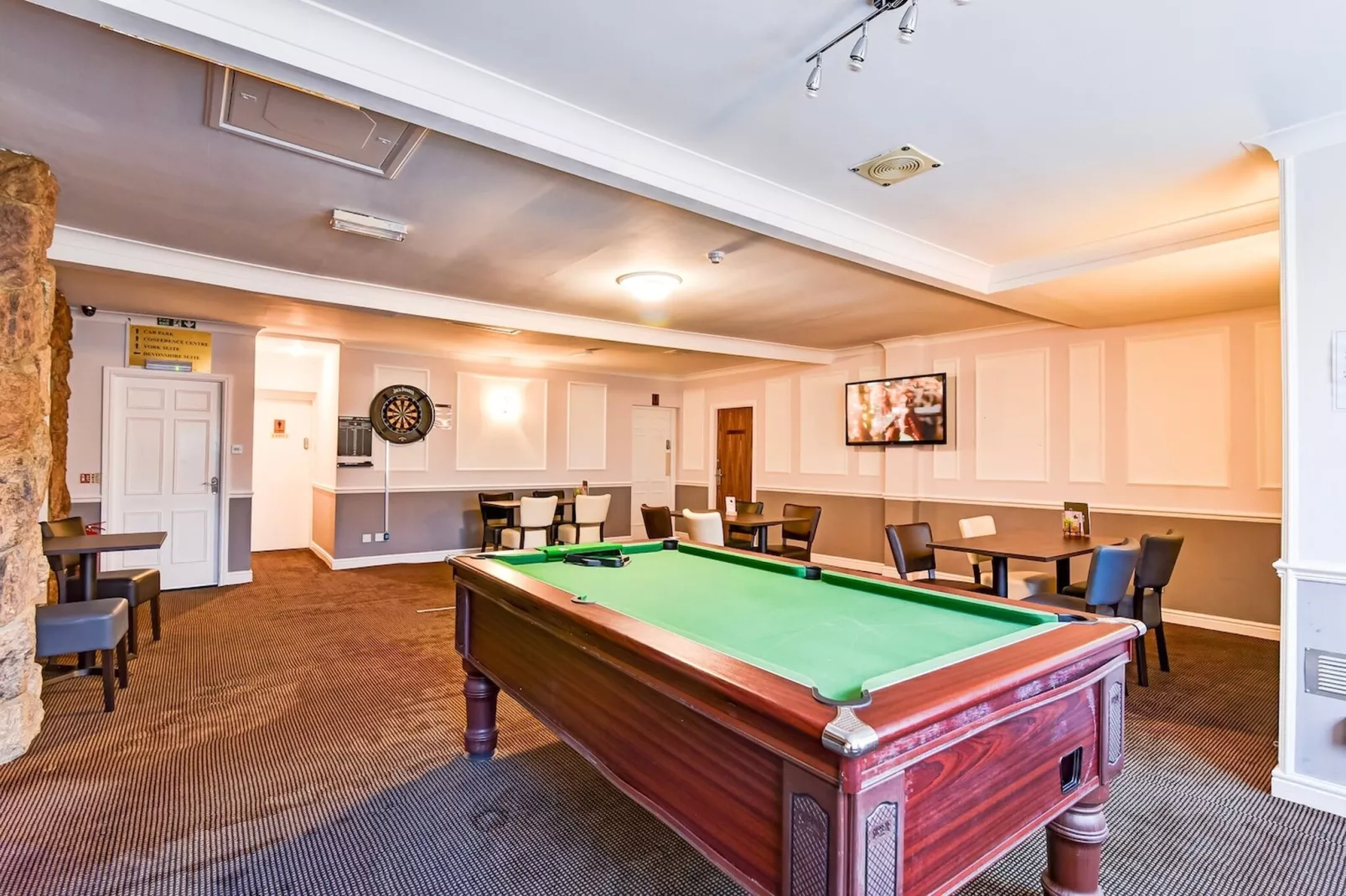 UA Twin Wet Room-Facilities