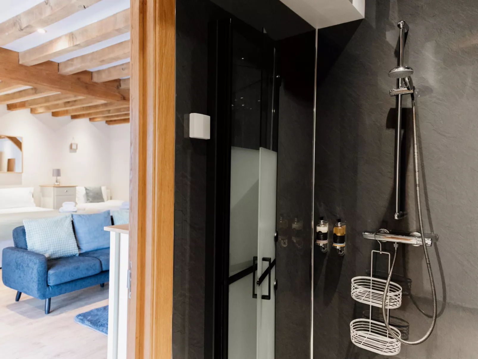 The Welsh Barn-Dedans