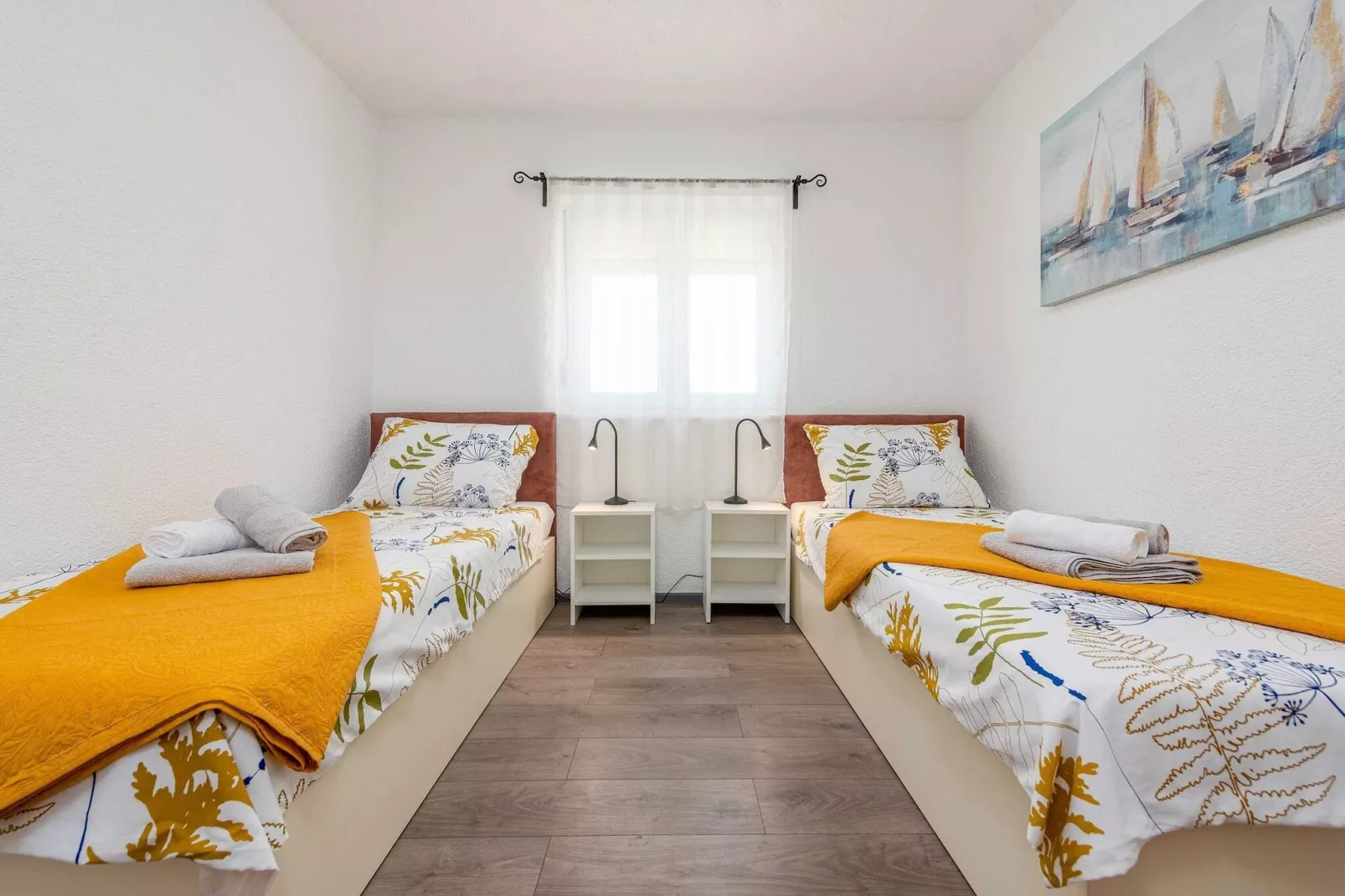 Villa Pezer with heated pool & sauna-Chambre