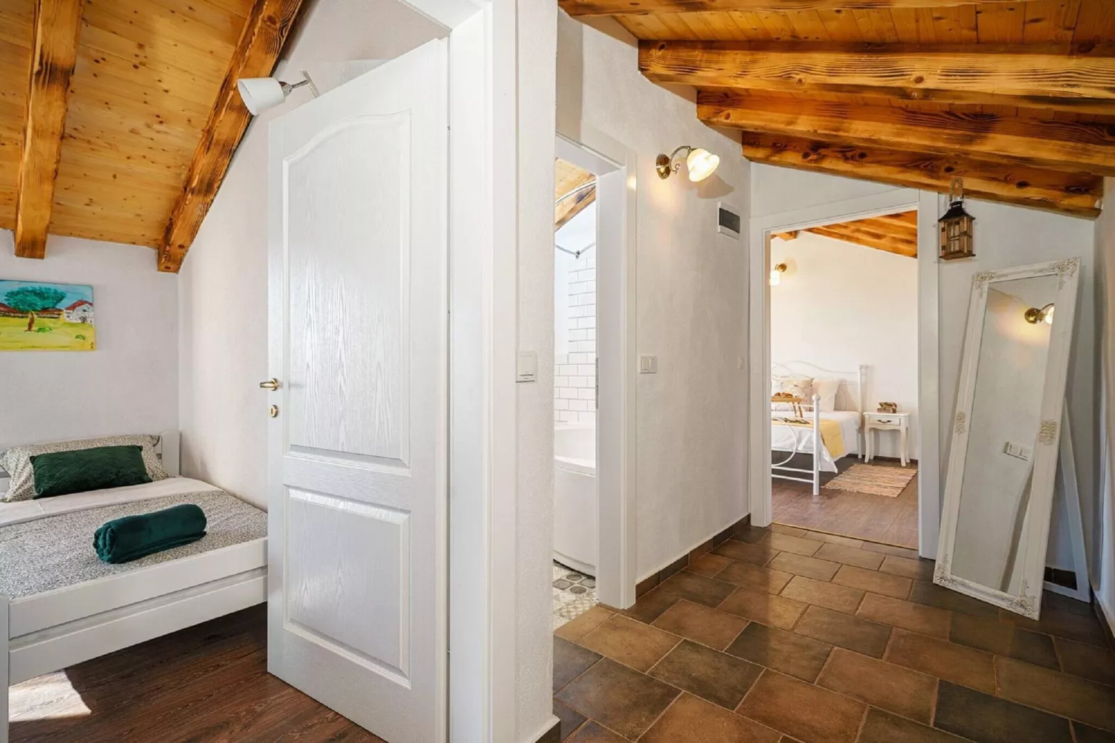 Authentic Villa Malou-Flur