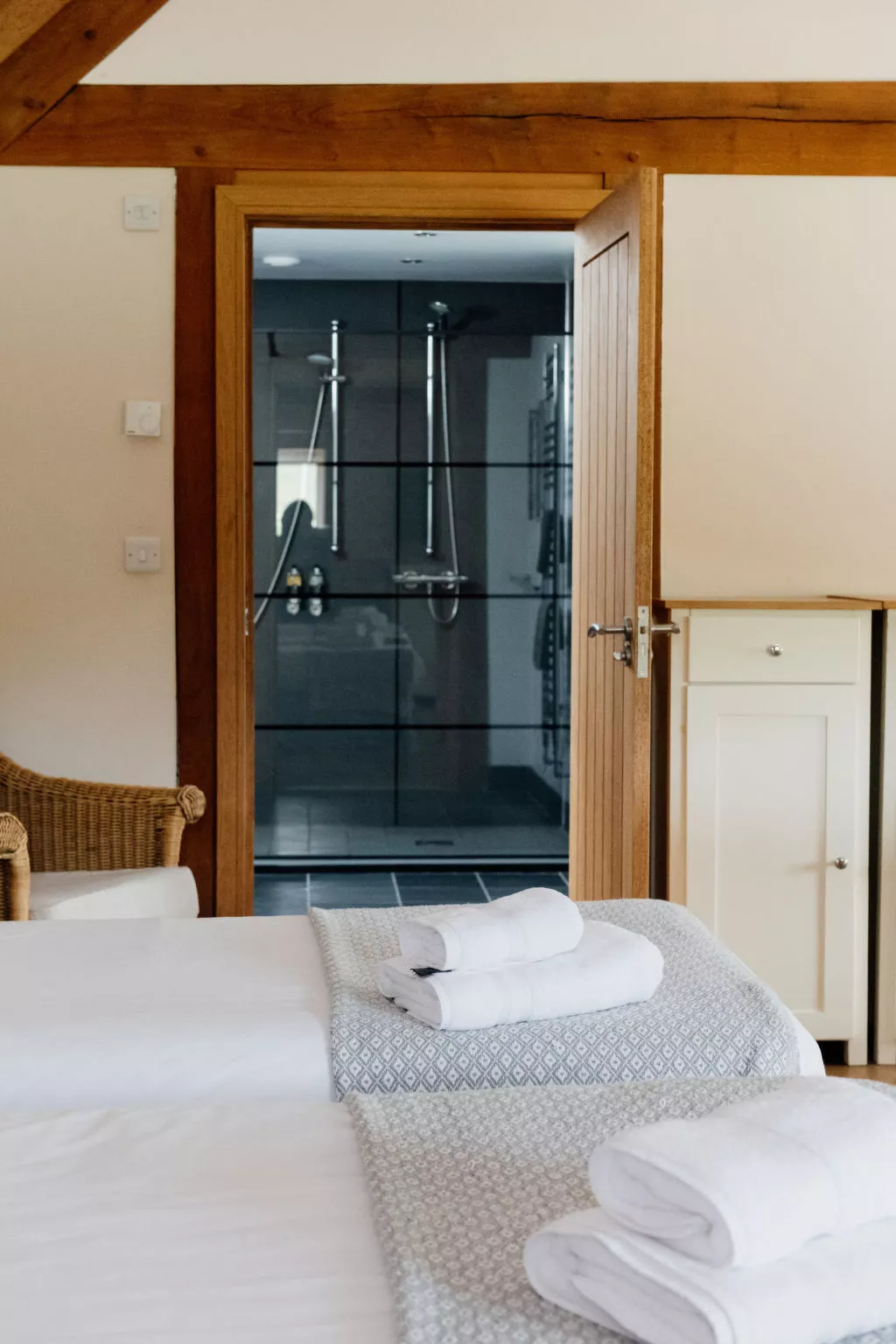 The Welsh Barn-Dedans