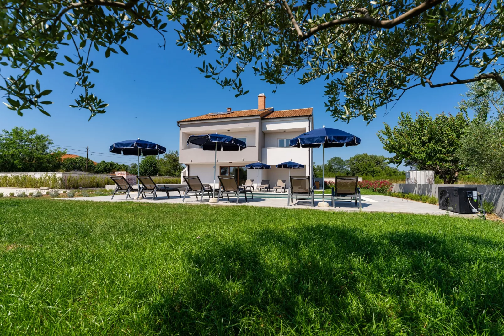 Villa Campi Dalmatia-Jardins en été