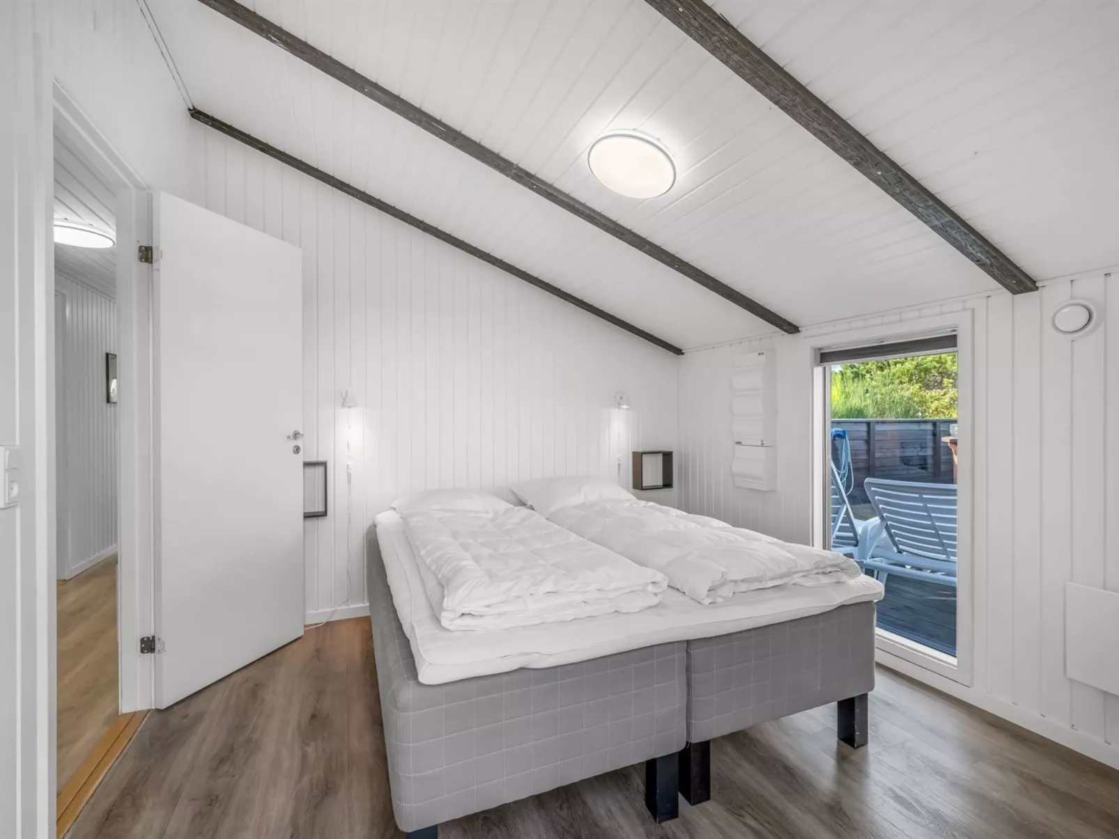 "Teoline" - 500m to the fjord-Drinnen