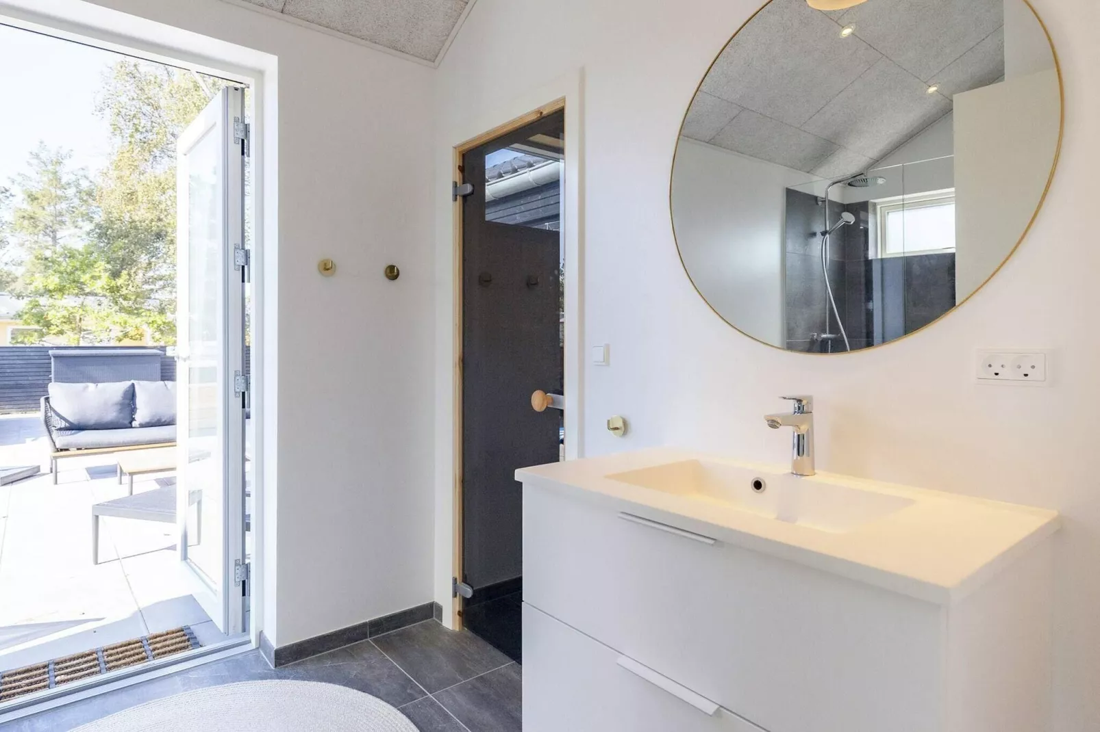 10 person holiday home in Blåvand-Indoor