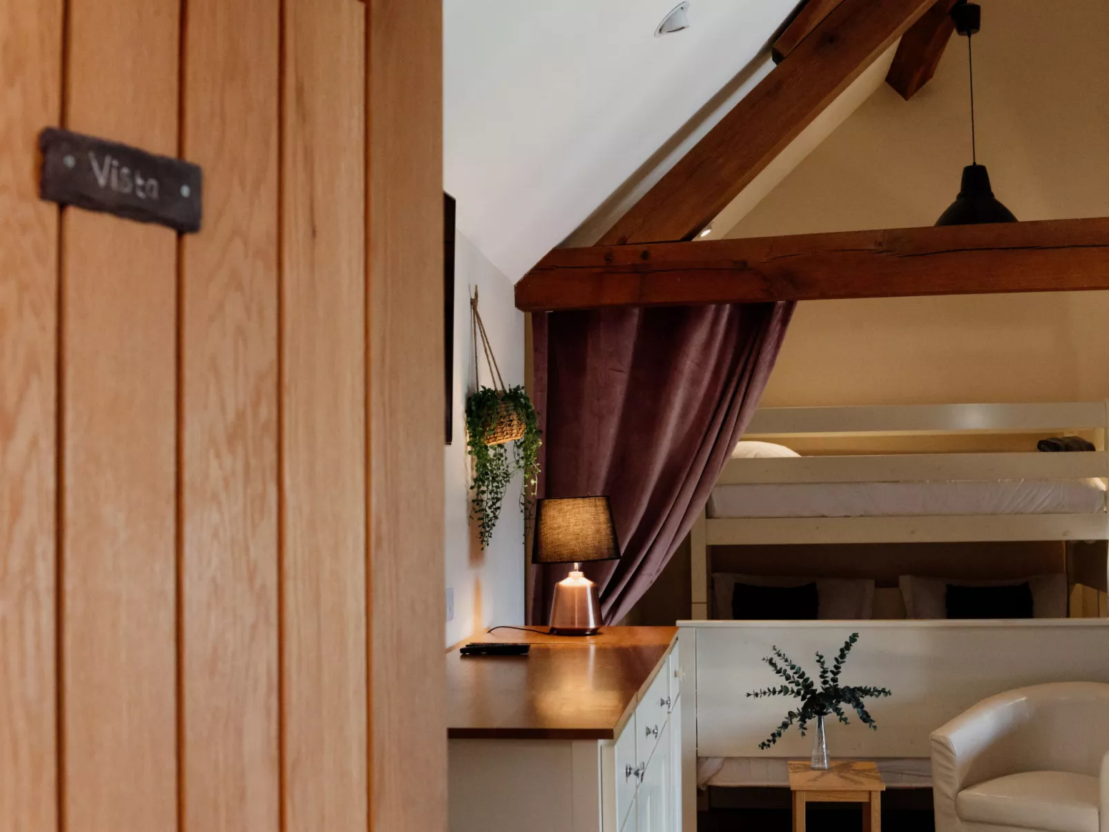 The Welsh Barn-Dedans