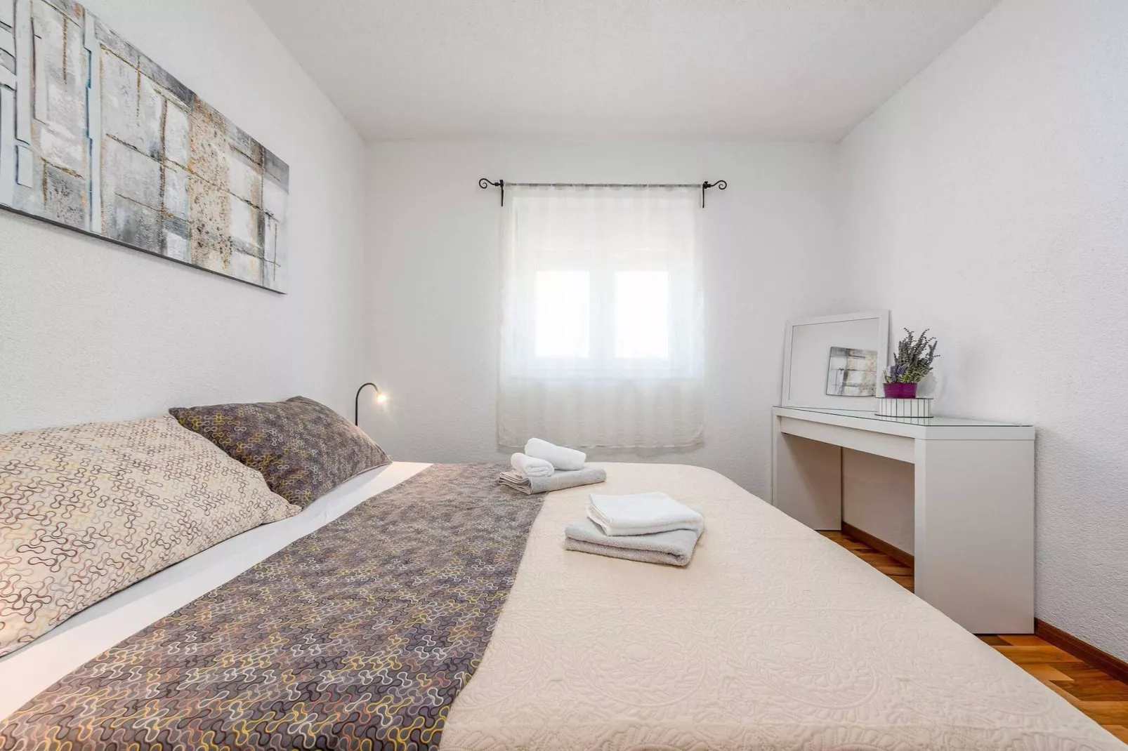 Villa Pezer with heated pool & sauna-Chambre