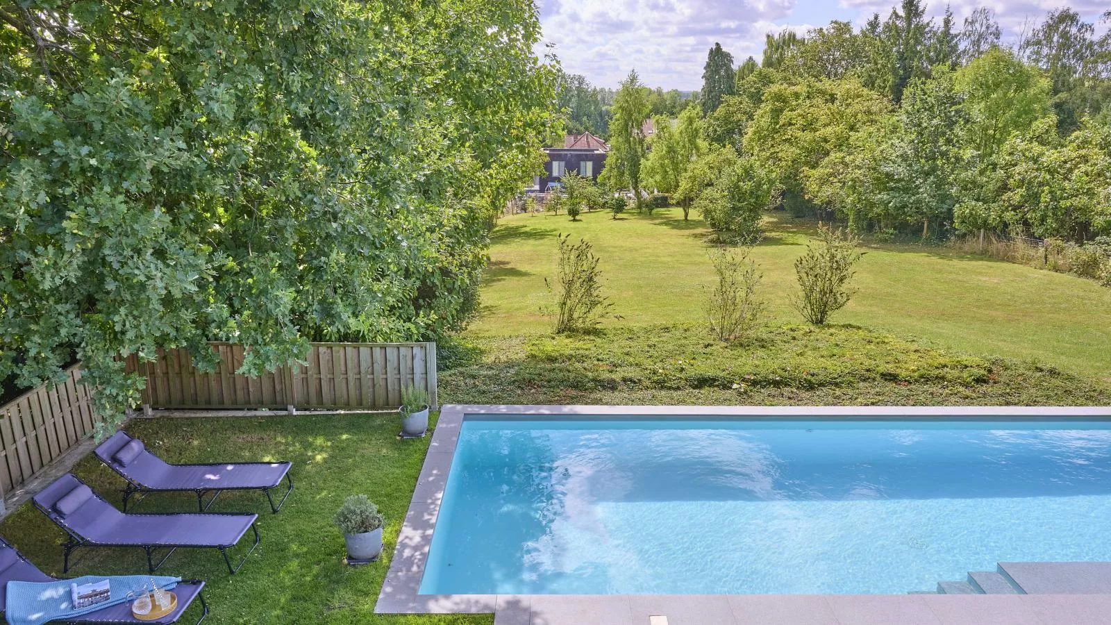 Maison Oscar-Garten Sommer