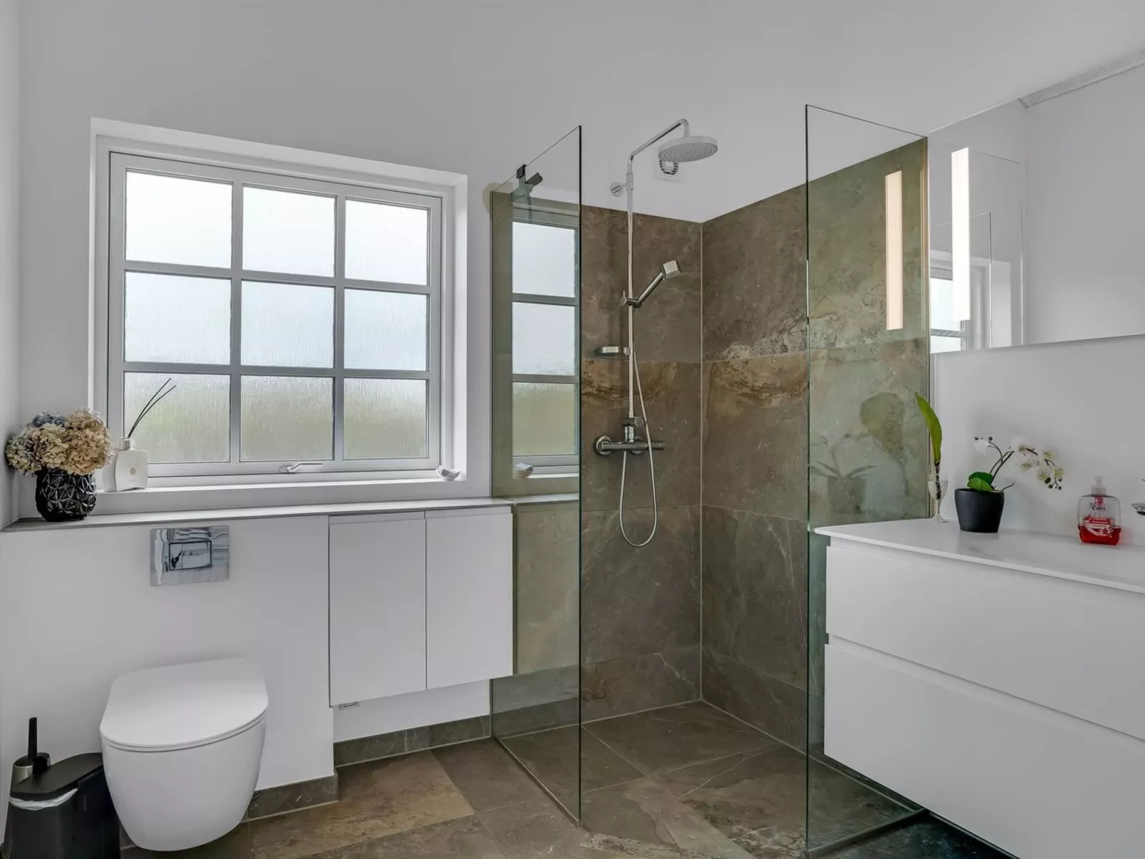 "Gizella" - 500m to the fjord-Inside