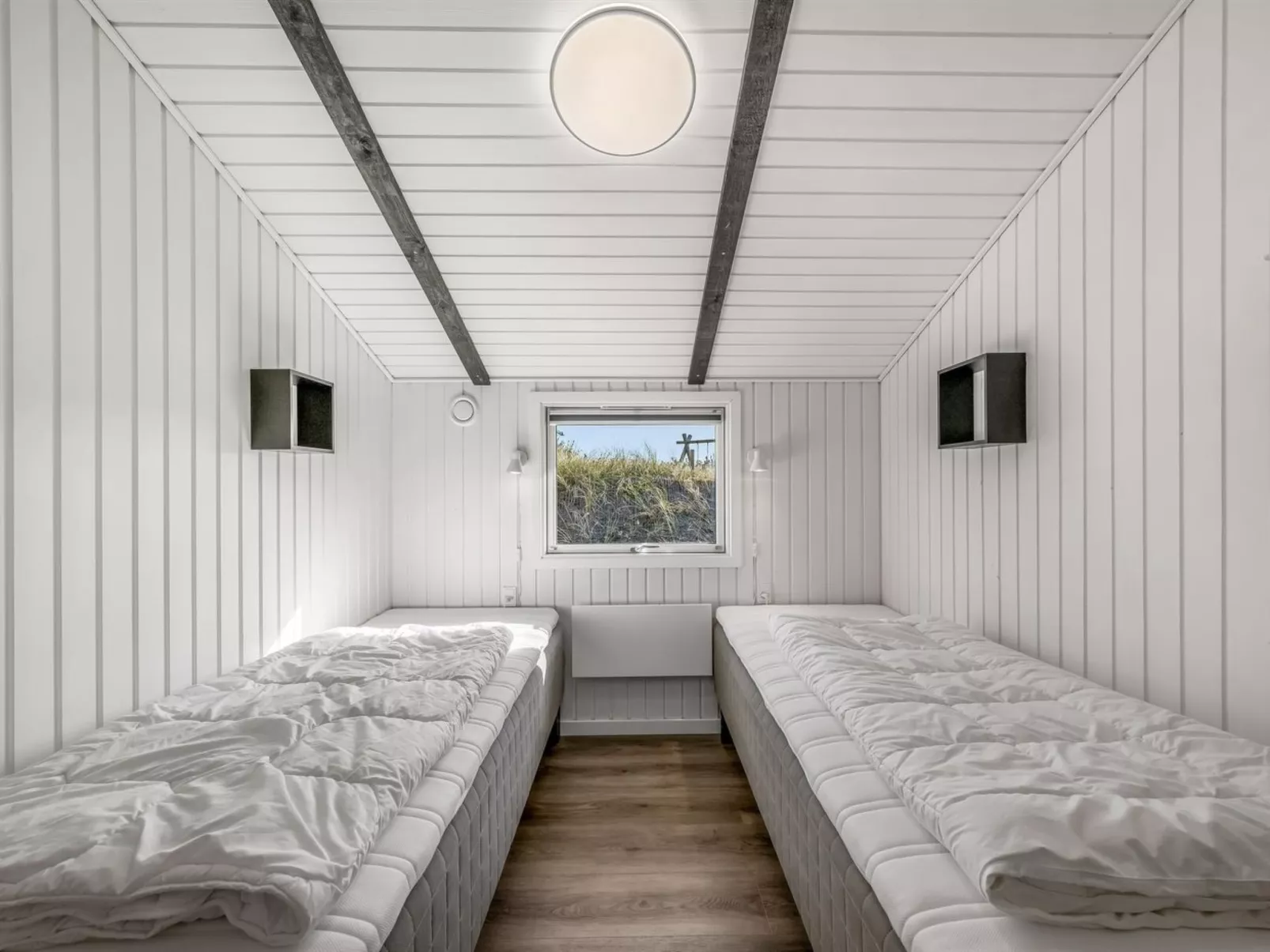 "Teoline" - 500m to the fjord-Drinnen